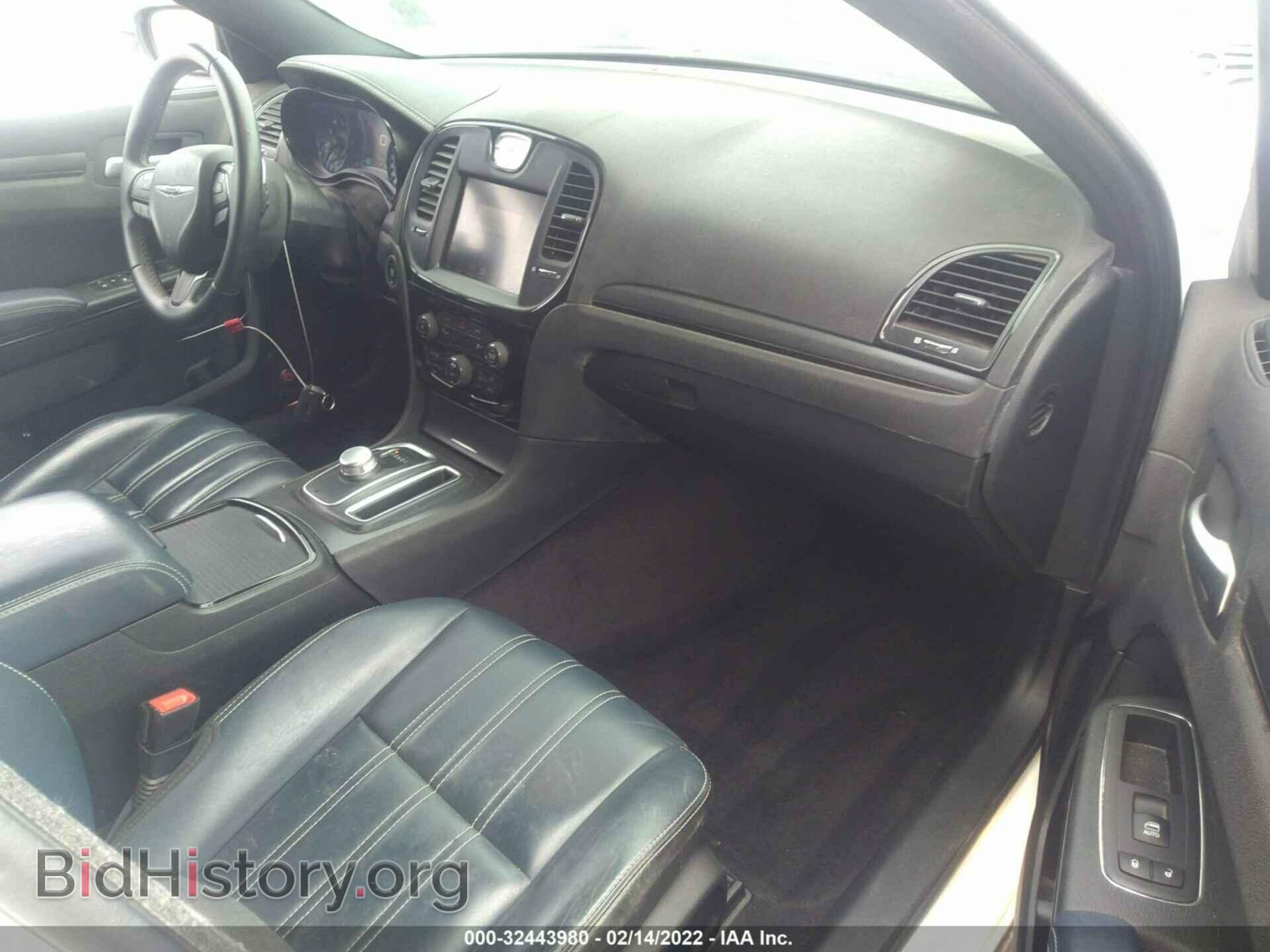 2016 CHRYSLER 300 - VIN: 2C3CCABT1GH329107 - Фото 5