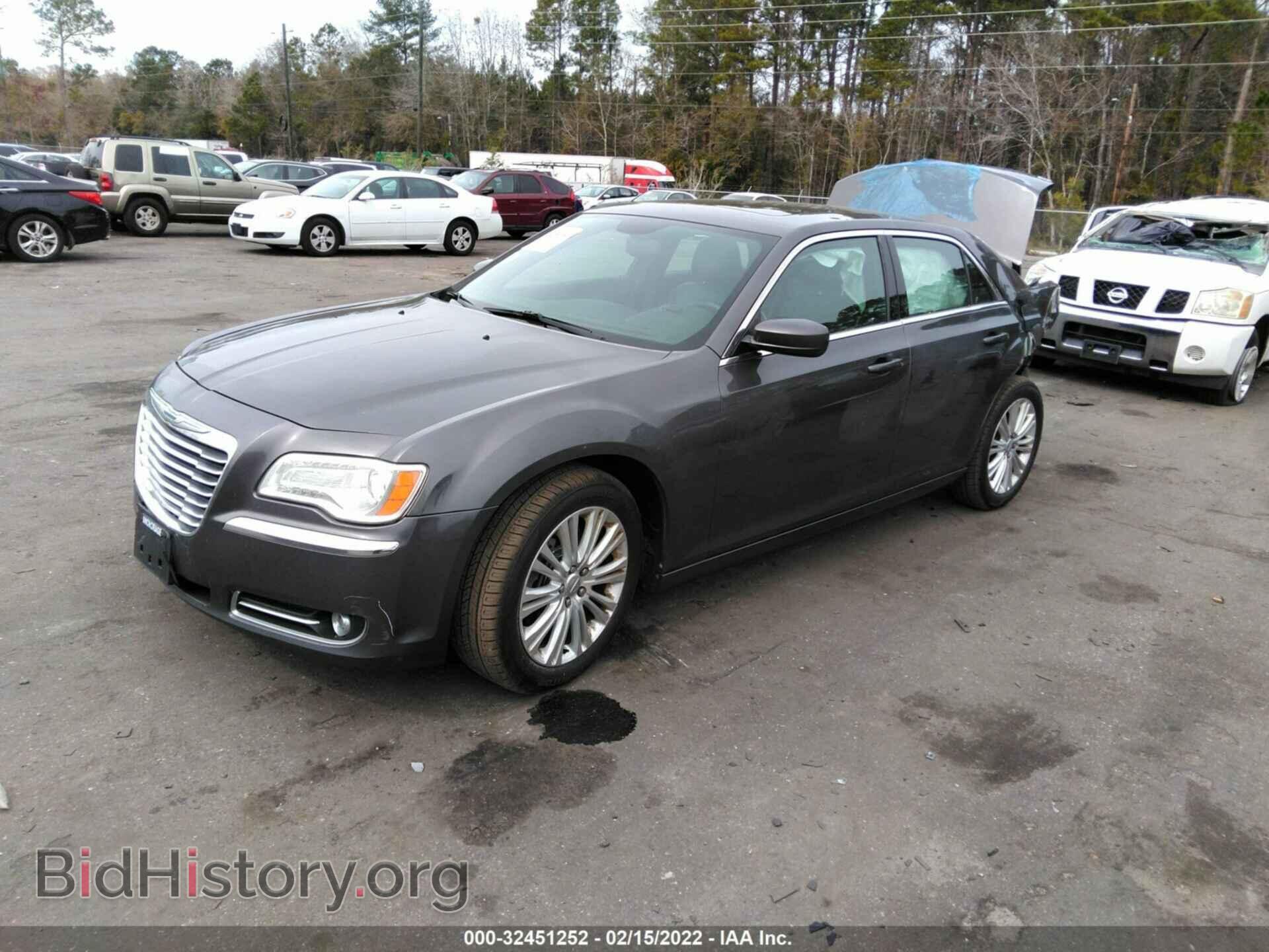 2013 CHRYSLER 300 - VIN: 2C3CCARG2DH551952 - Фото 2