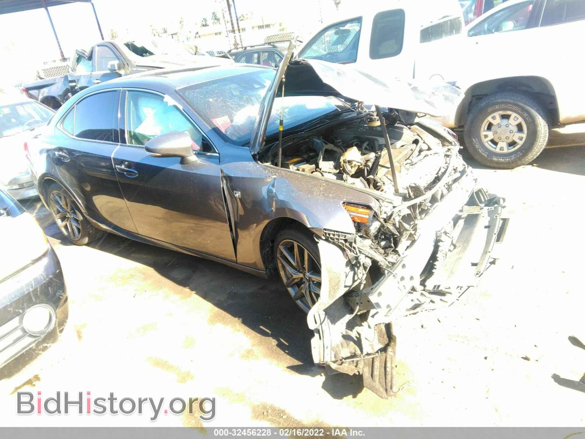 Photo JTHBA1D2XH5048108 - LEXUS IS 2017