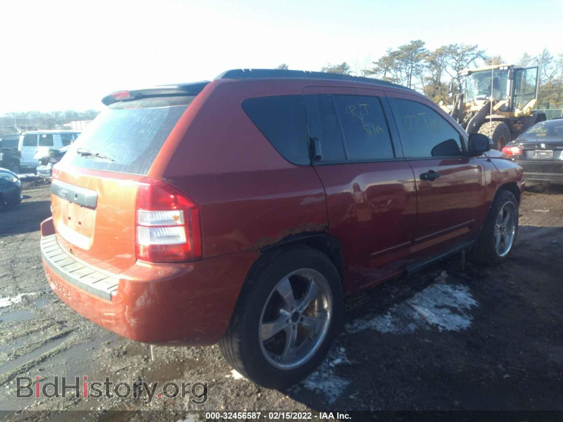 2010 JEEP COMPASS - VIN: 1J4NF4FB7AD512721 - Photo 4