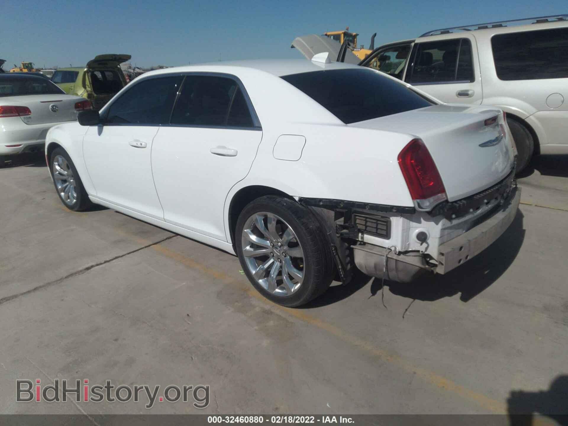2018 CHRYSLER 300 - VIN: 2C3CCAAG3JH321103 - Фото 3
