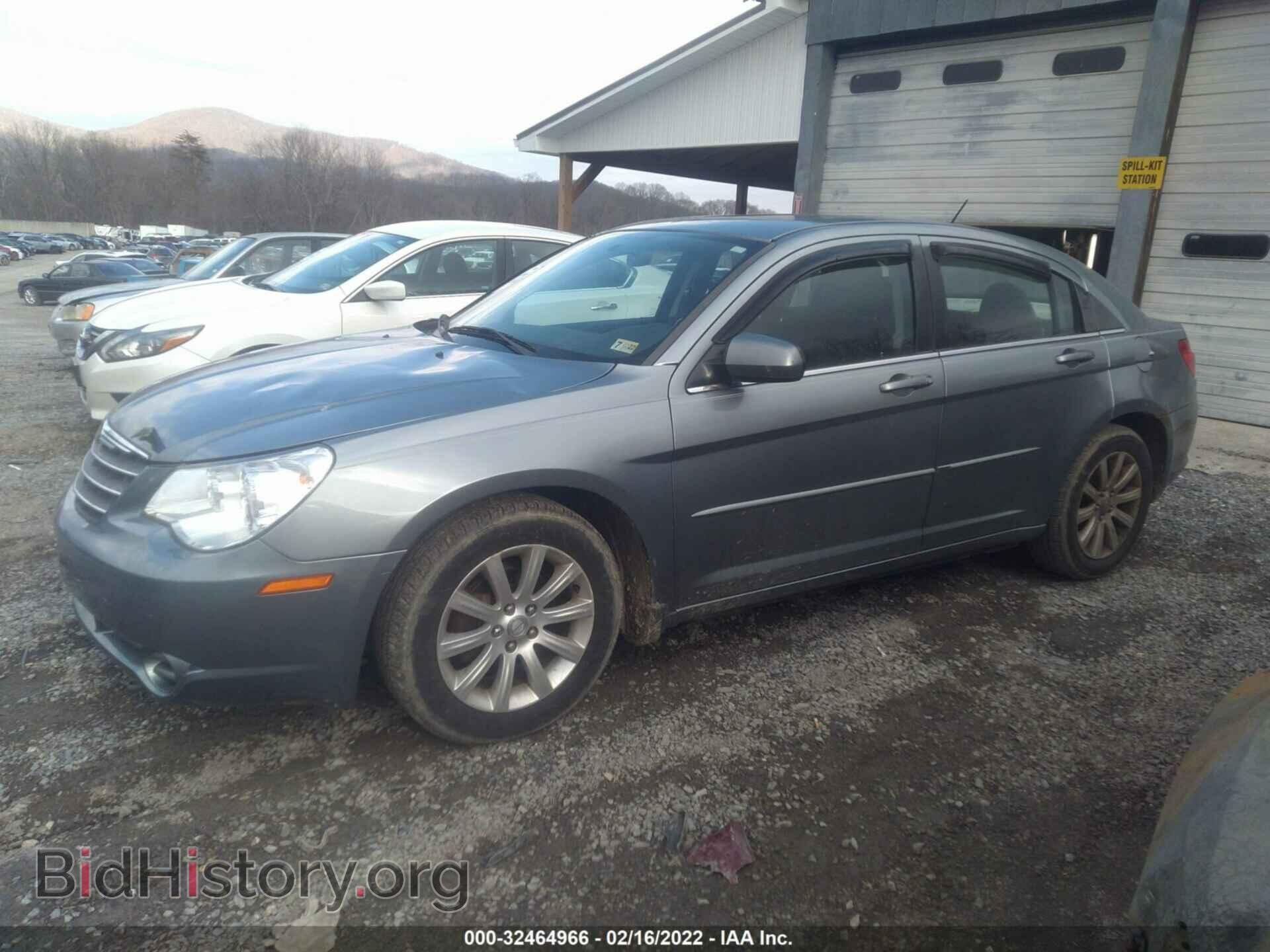 2010 CHRYSLER SEBRING - VIN: 1C3CC5FDXAN196985 - Фото 2