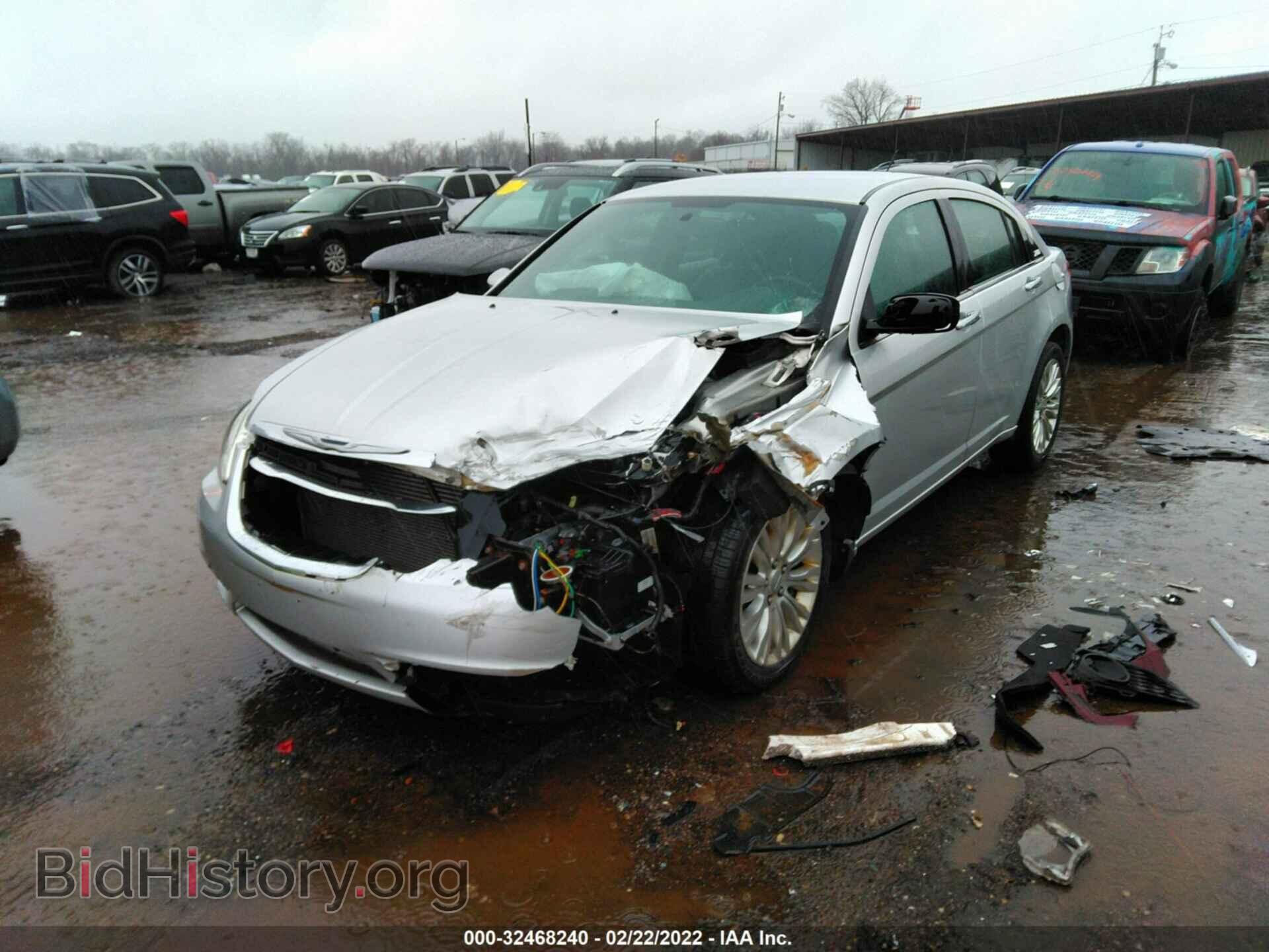 2011 CHRYSLER 200 - VIN: 1C3BC2FB0BN569610 - Фото 2
