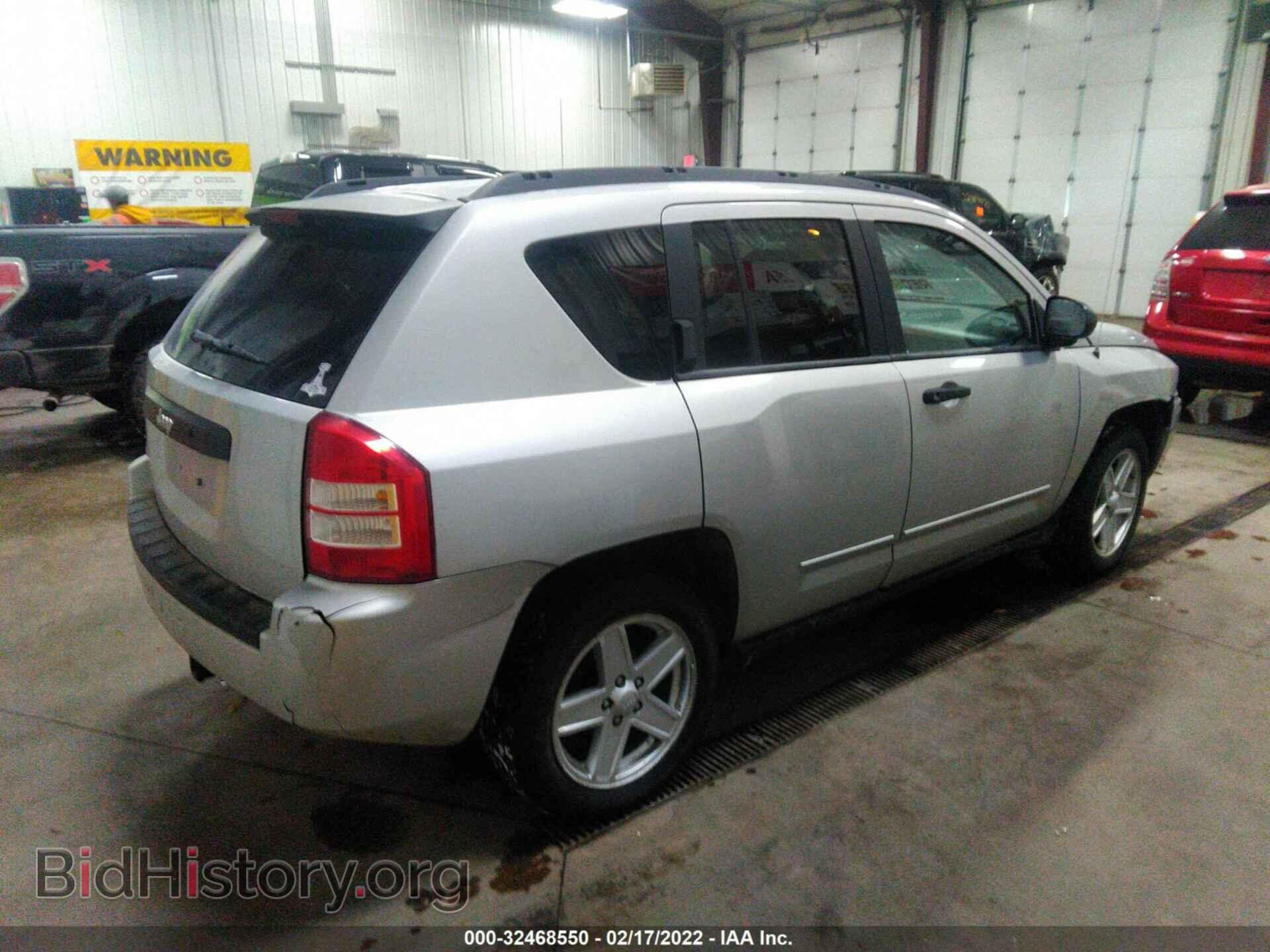 2010 JEEP COMPASS - VIN: 1J4NF1FB7AD643033 - Фото 4