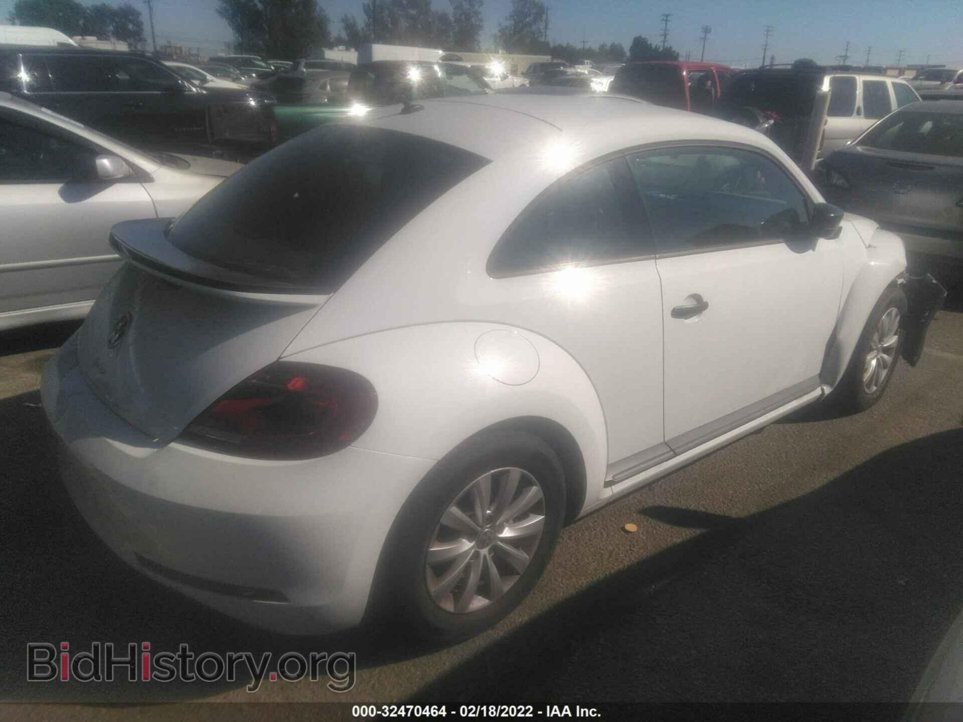 2018 VOLKSWAGEN BEETLE - VIN: 3VWFD7ATXJM714777 - Фото 4