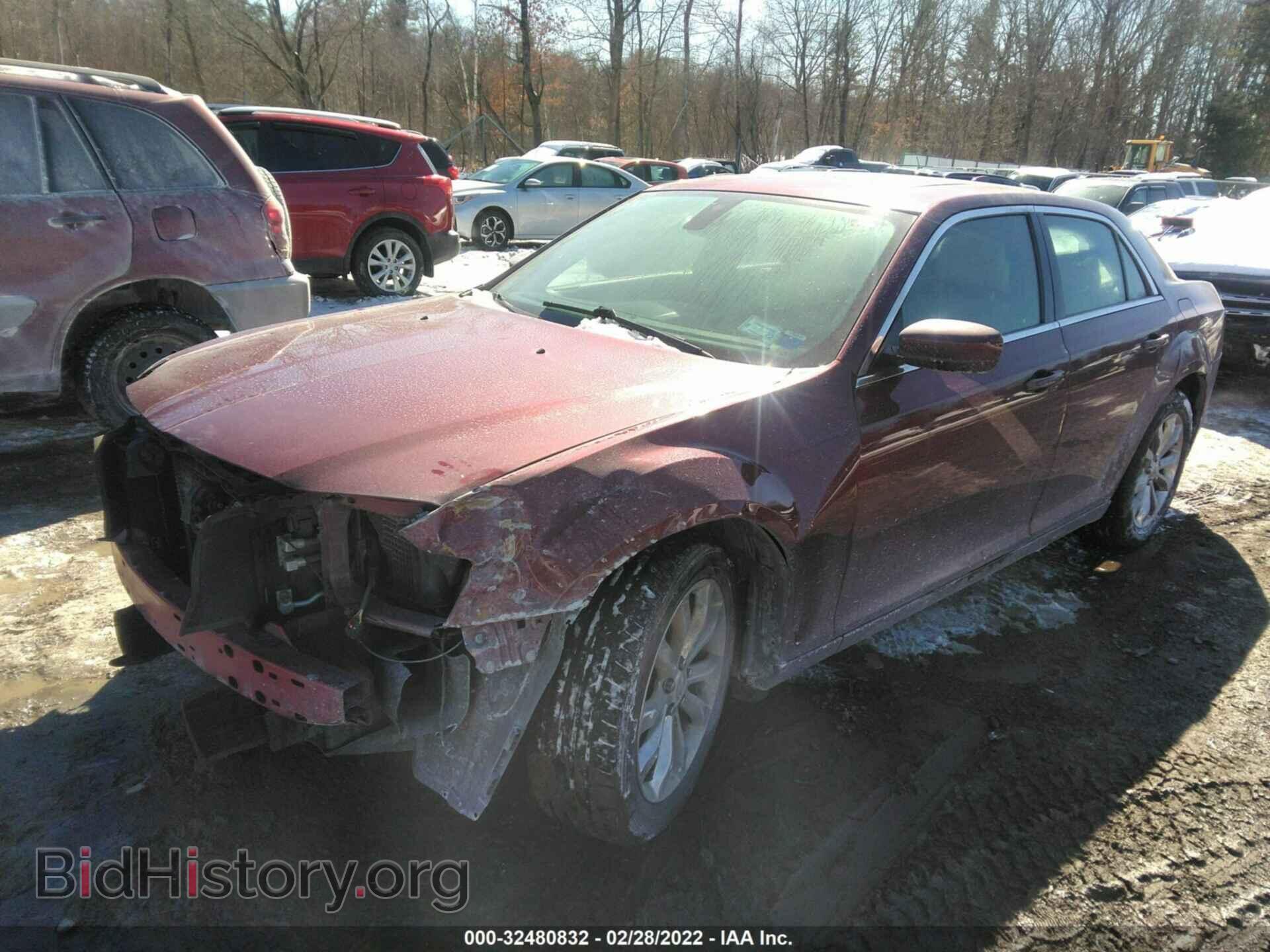 2015 CHRYSLER 300 - VIN: 2C3CCARG2FH854071 - Фото 2