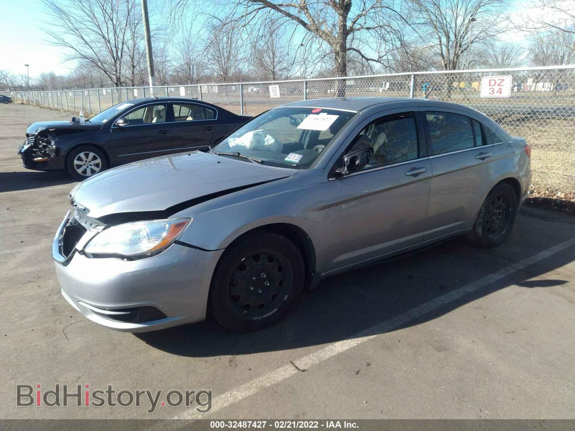 2013 CHRYSLER 200 - VIN: 1C3CCBAB1DN641588 - Фото 2