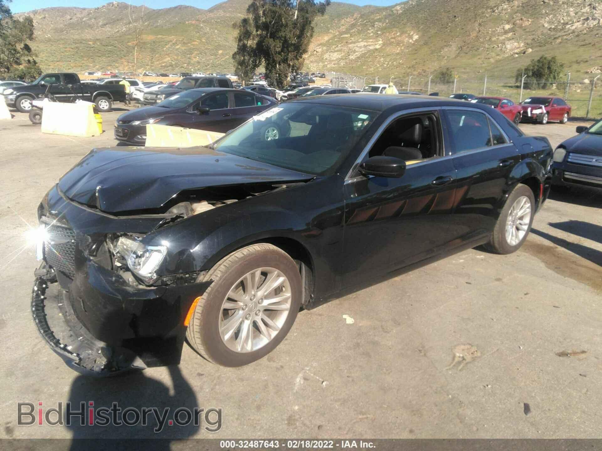 2017 CHRYSLER 300 - VIN: 2C3CCAAG0HH541731 - Фото 2
