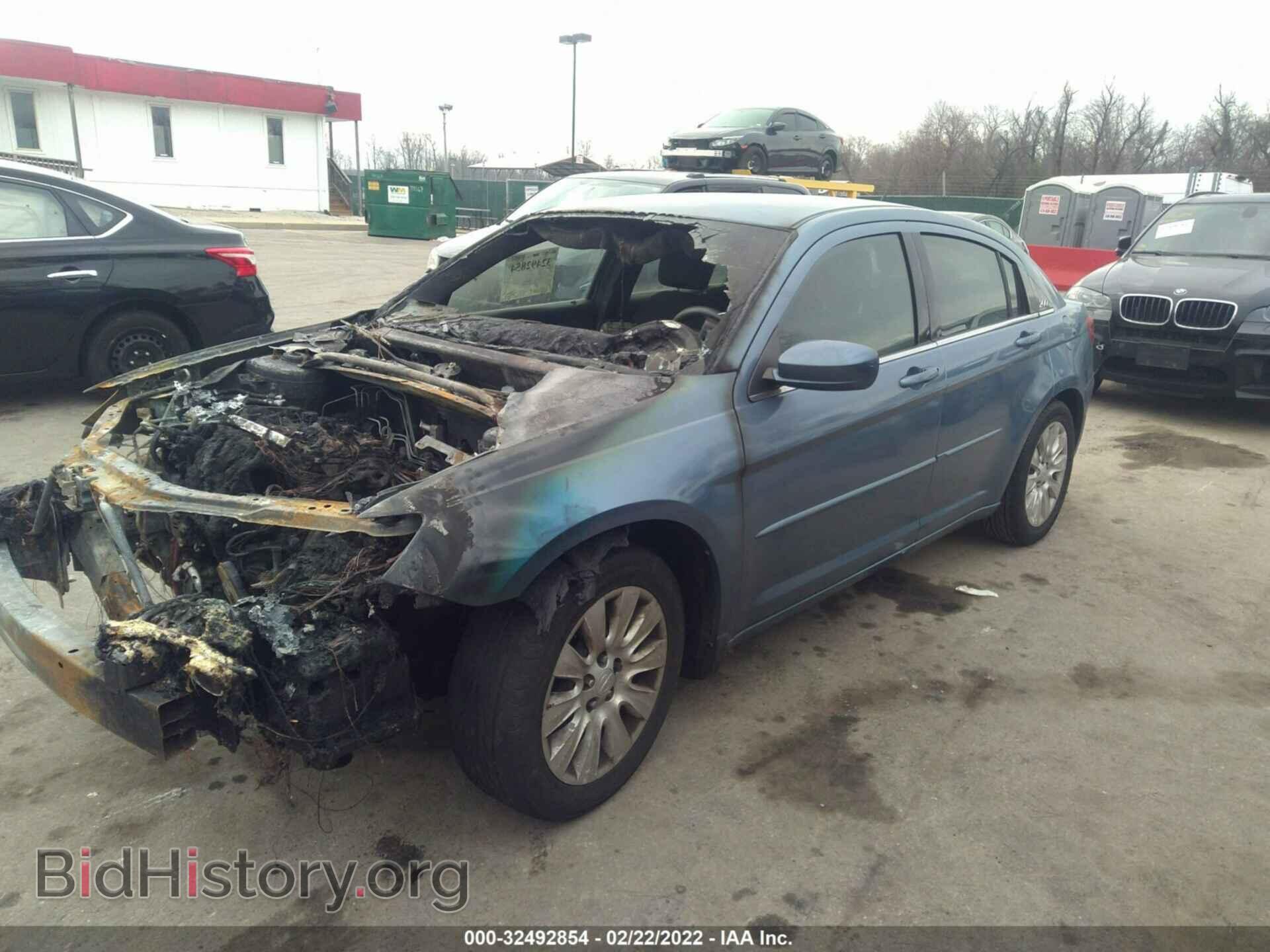 2011 CHRYSLER 200 - VIN: 1C3BC4FB7BN550726 - Photo 2