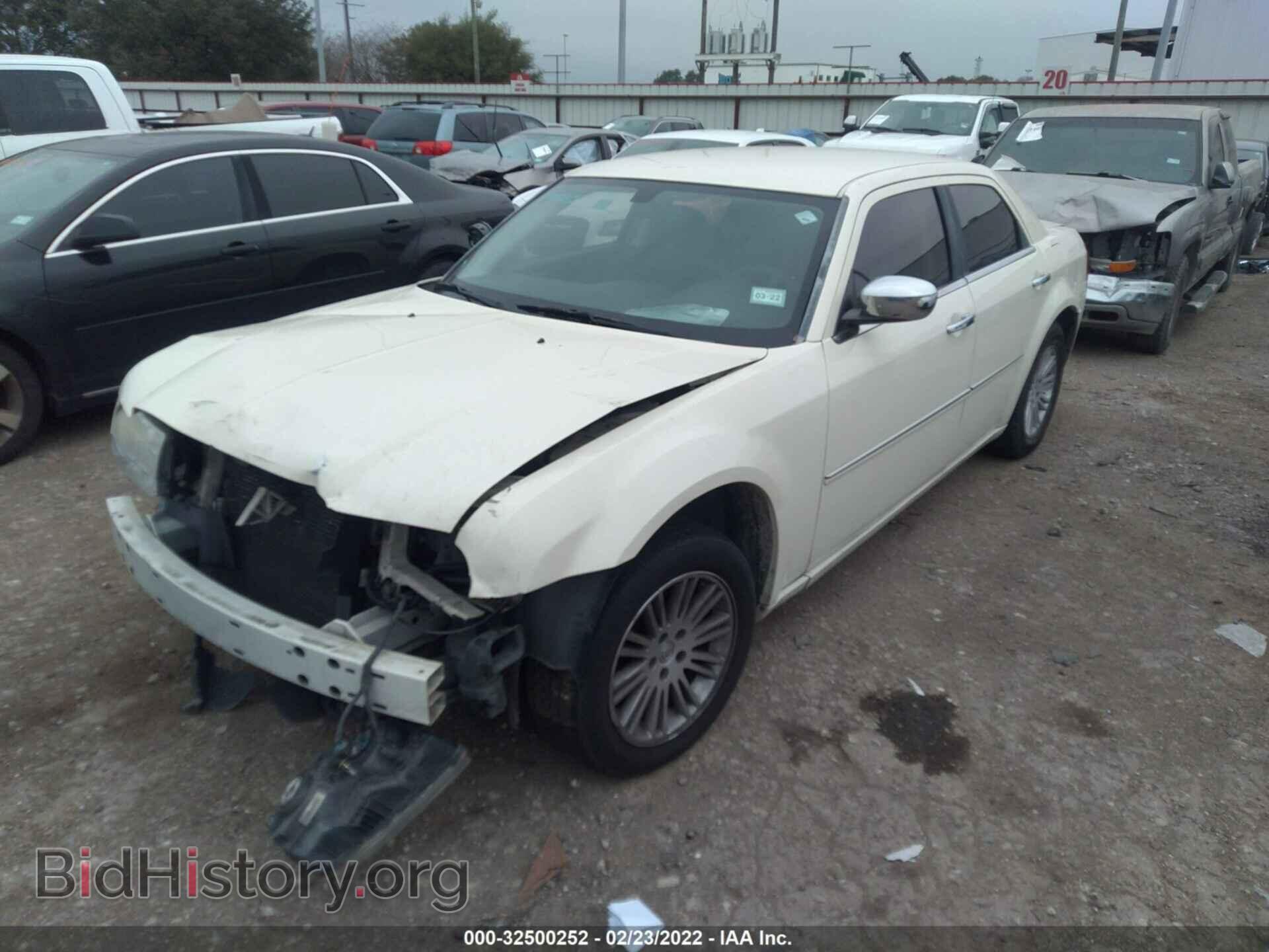 2010 CHRYSLER 300 - VIN: 2C3CA4CD6AH173703 - Фото 2