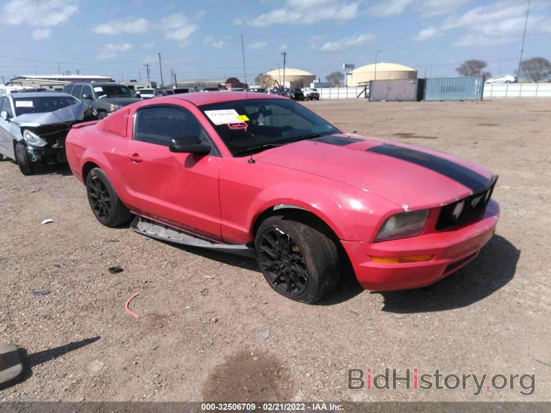 Photo 1ZVFT80N475321917 - FORD MUSTANG 2007