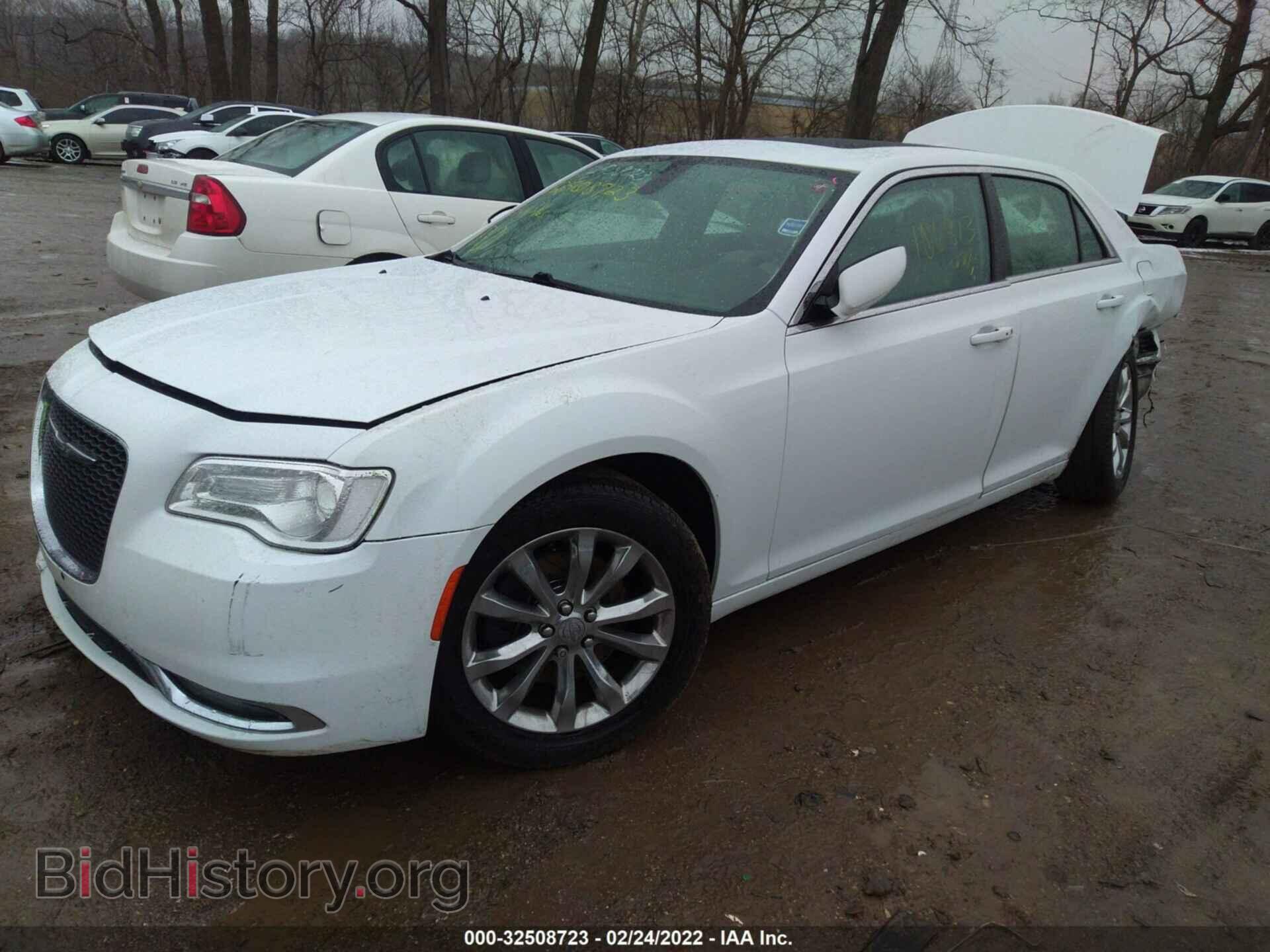 2016 CHRYSLER 300 - VIN: 2C3CCARG1GH244678 - Фото 2