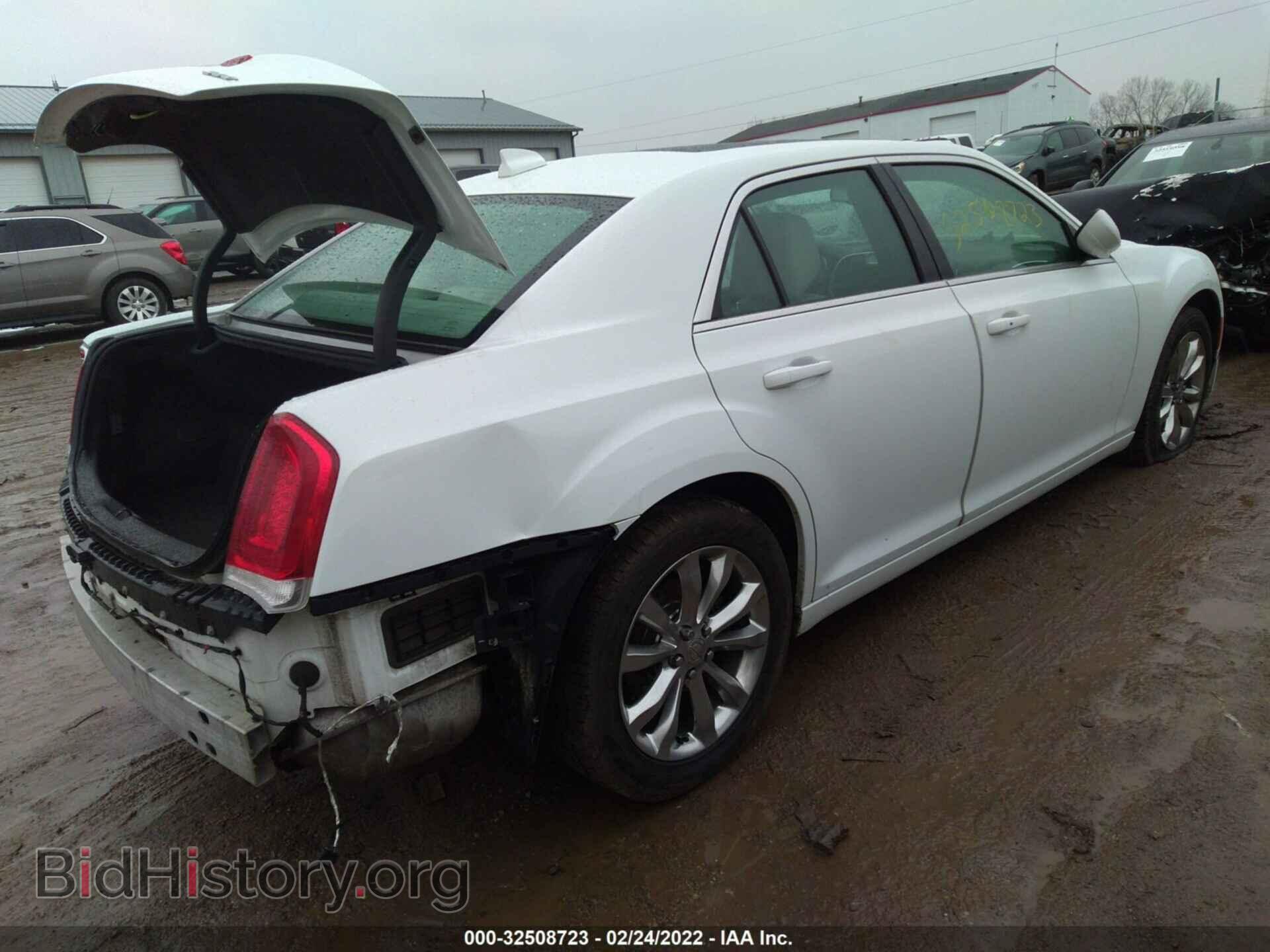2016 CHRYSLER 300 - VIN: 2C3CCARG1GH244678 - Фото 4