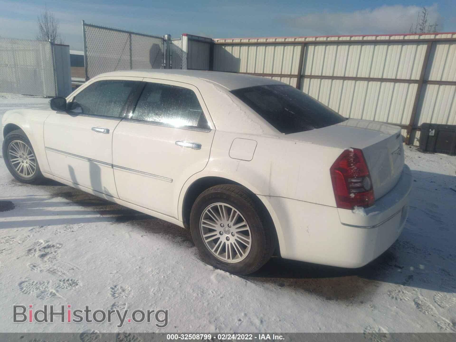 2010 CHRYSLER 300 - VIN: 2C3CA5CV1AH162106 - Фото 3