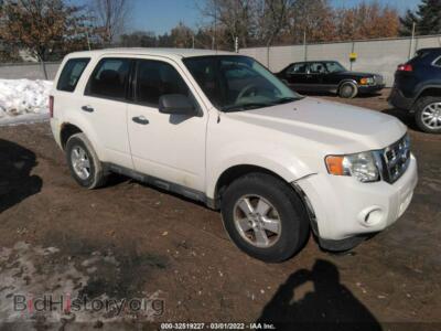 2010 Ford ESCAPE XLS, белый — VIN 1FMCU9C74AKA92519, IAAI