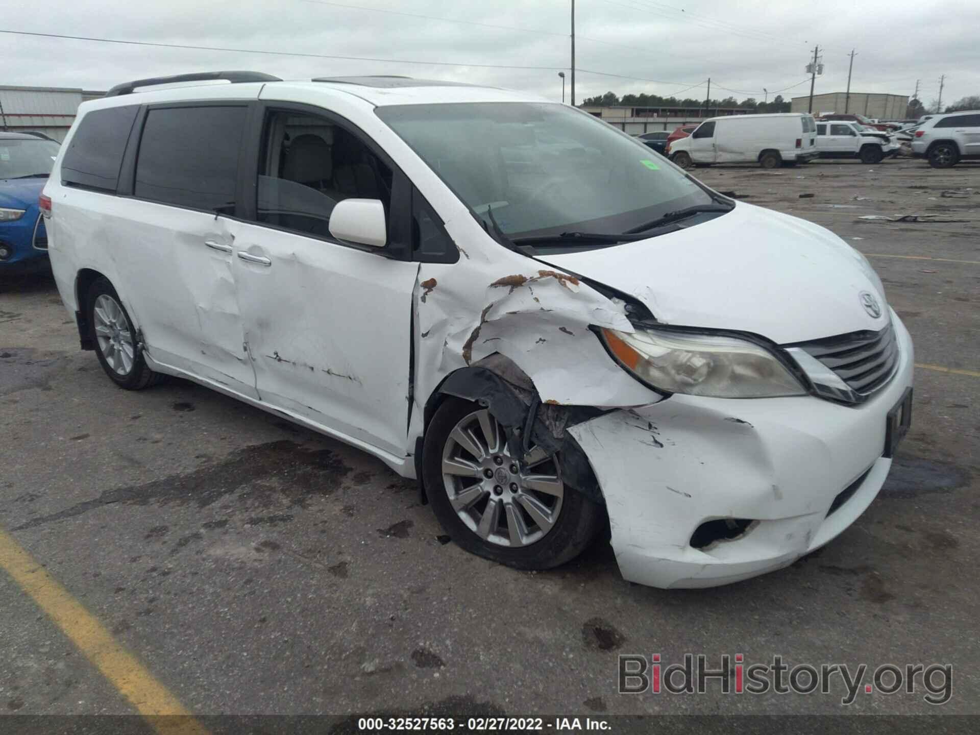 Photo 5TDDK3DC1BS021487 - TOYOTA SIENNA 2011