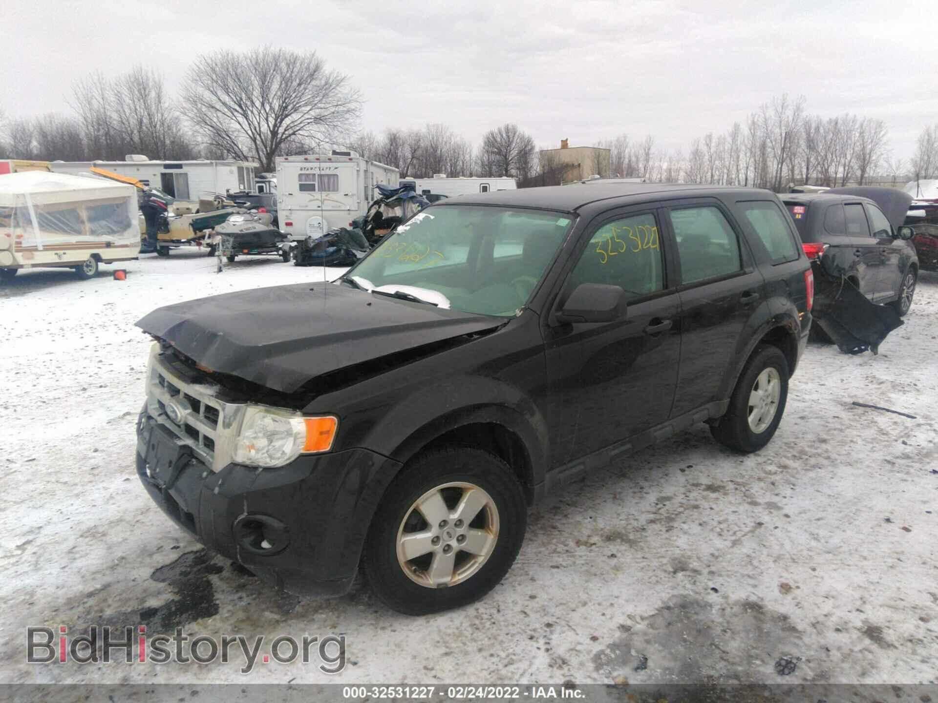 2011 FORD ESCAPE - VIN: 1FMCU0C77BKA91295 - Фото 2