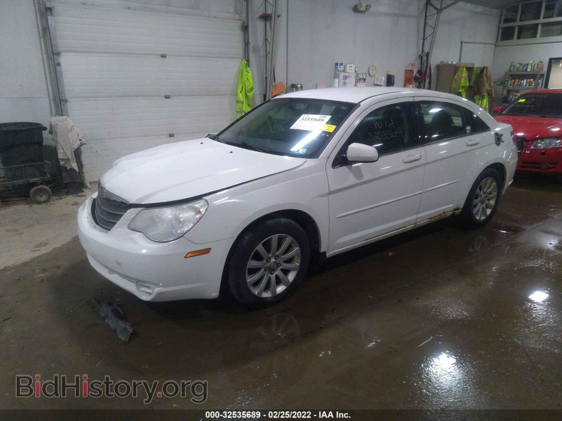 2010 CHRYSLER SEBRING - VIN: 1C3CC5FB8AN147895 - Фото 2