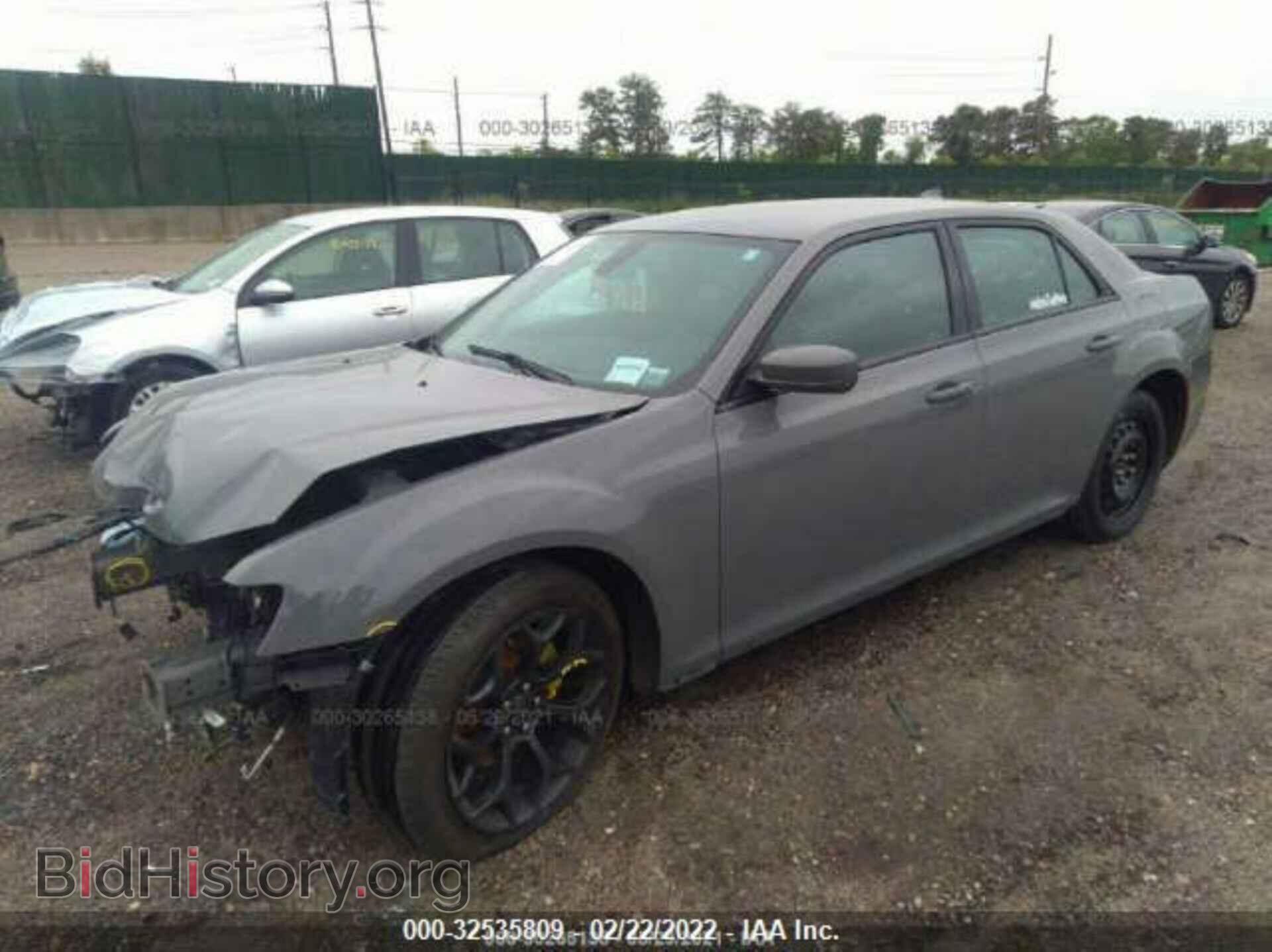 2019 CHRYSLER 300 - VIN: 2C3CCABG1KH654321 - Photo 2