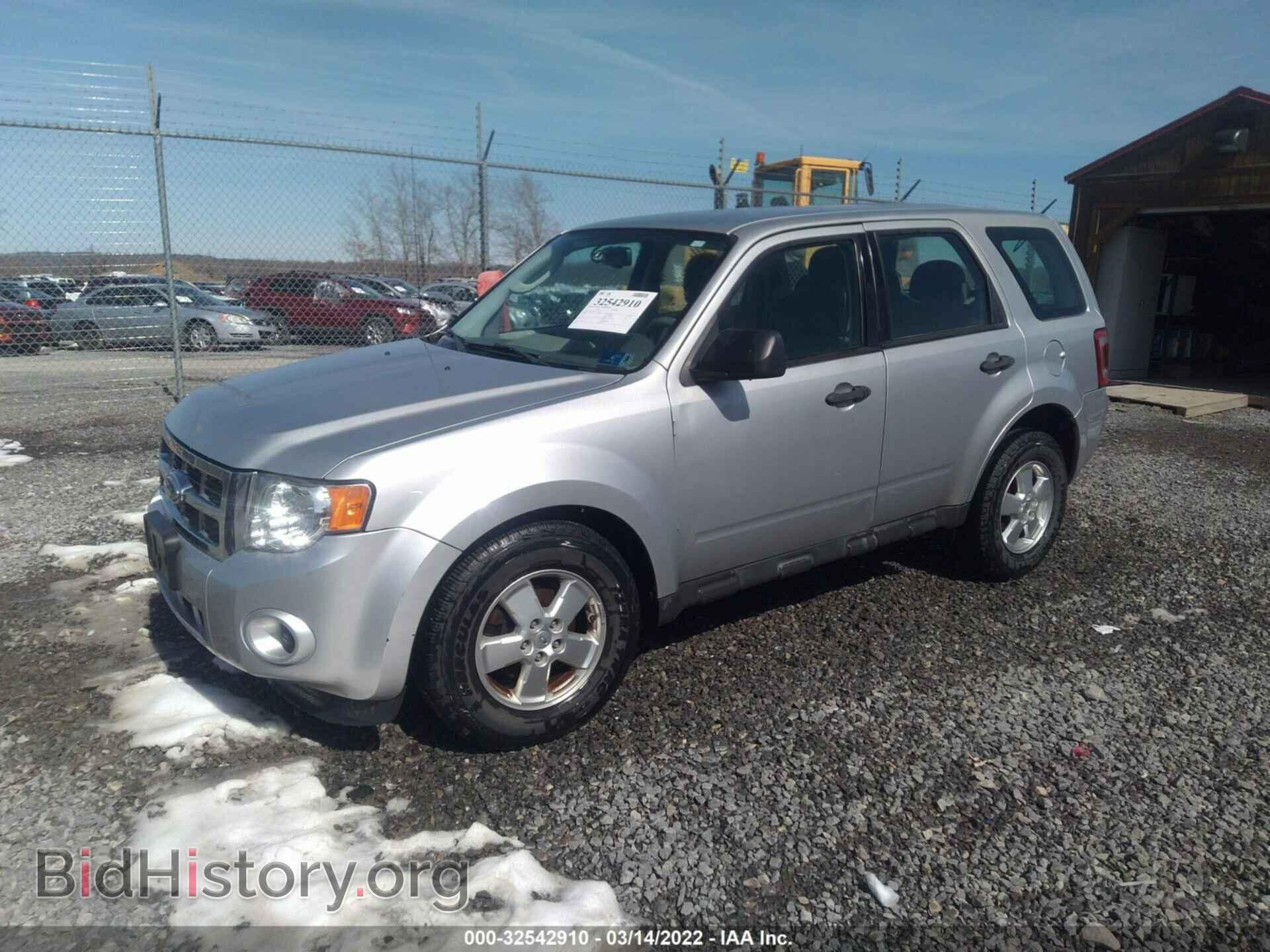 2011 FORD ESCAPE - VIN: 1FMCU0C70BKA12758 - Фото 2