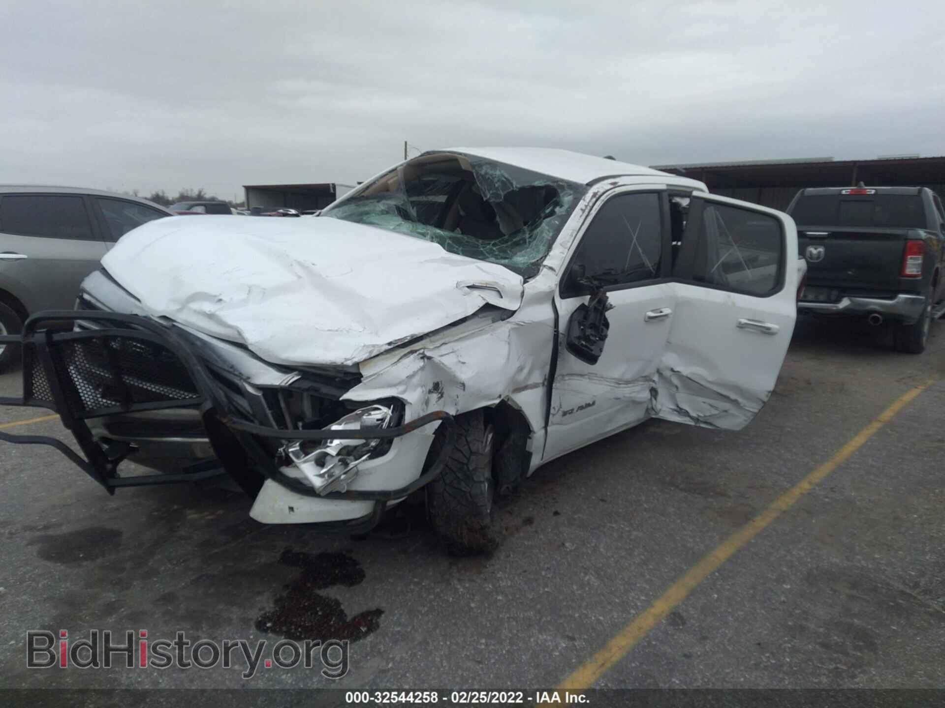 2020 RAM 1500 - VIN: 1C6SRFBT0LN215725 - Фото 2