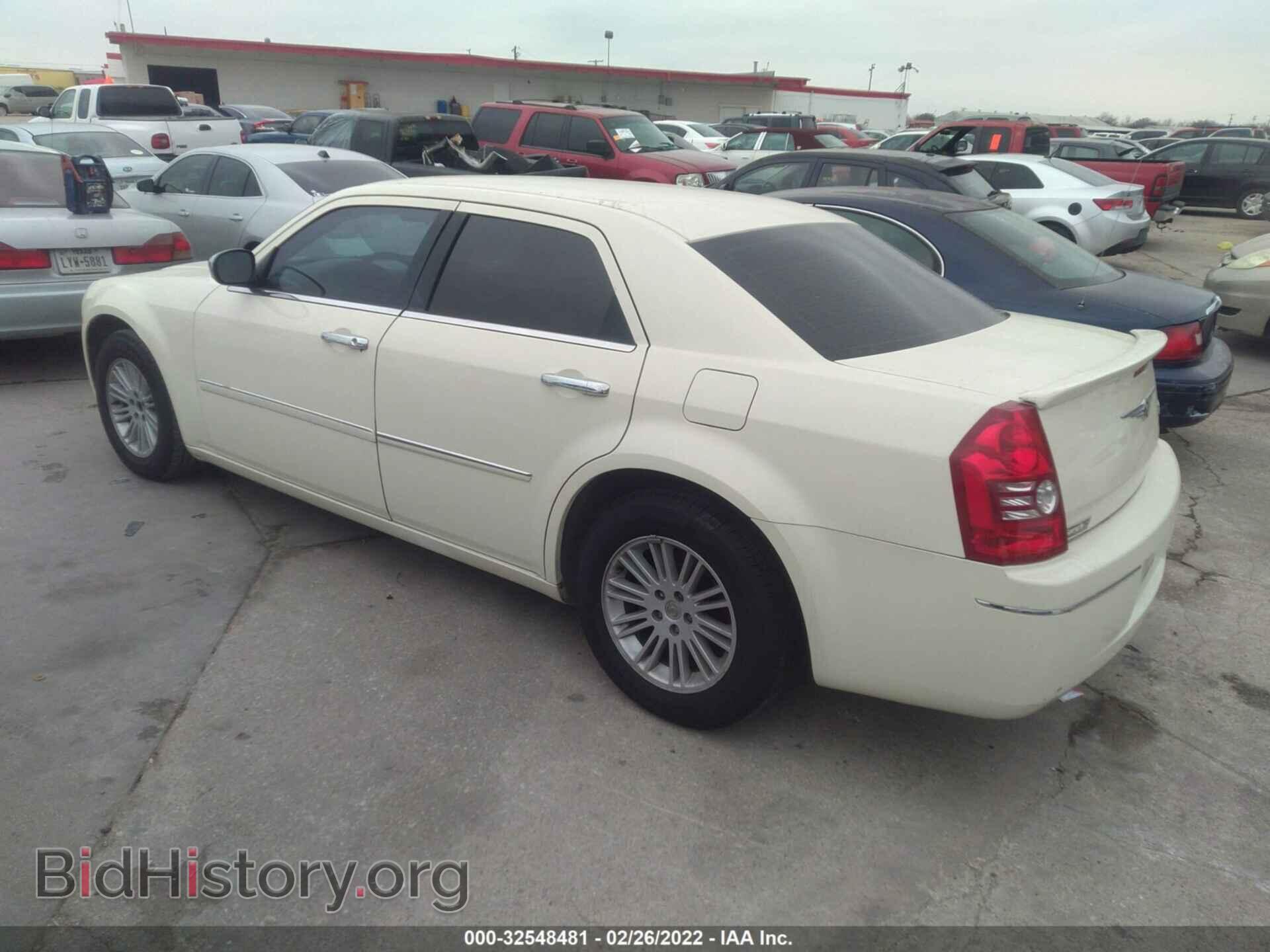 2010 CHRYSLER 300 - VIN: 2C3CA4CD3AH198705 - Фото 3