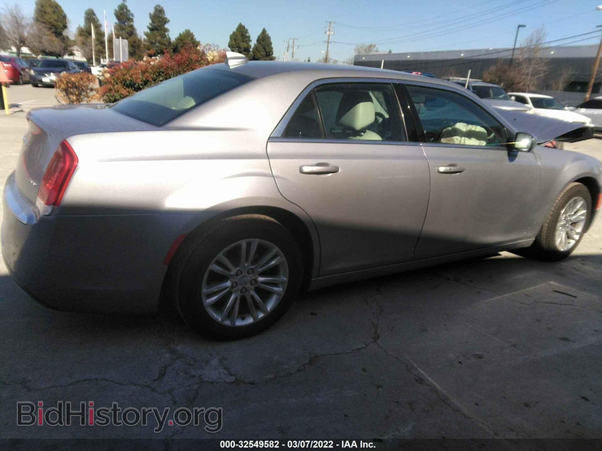2017 CHRYSLER 300 - VIN: 2C3CCAAG5HH631960 - Фото 4