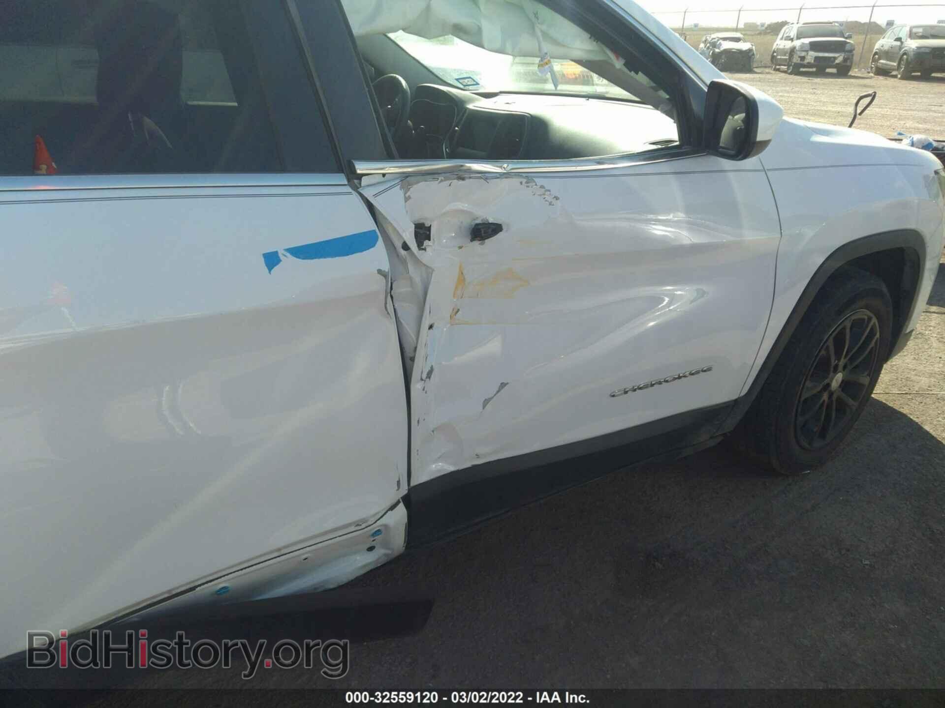 2019 JEEP CHEROKEE - VIN: 1C4PJLCB2KD326890 - Photo 6
