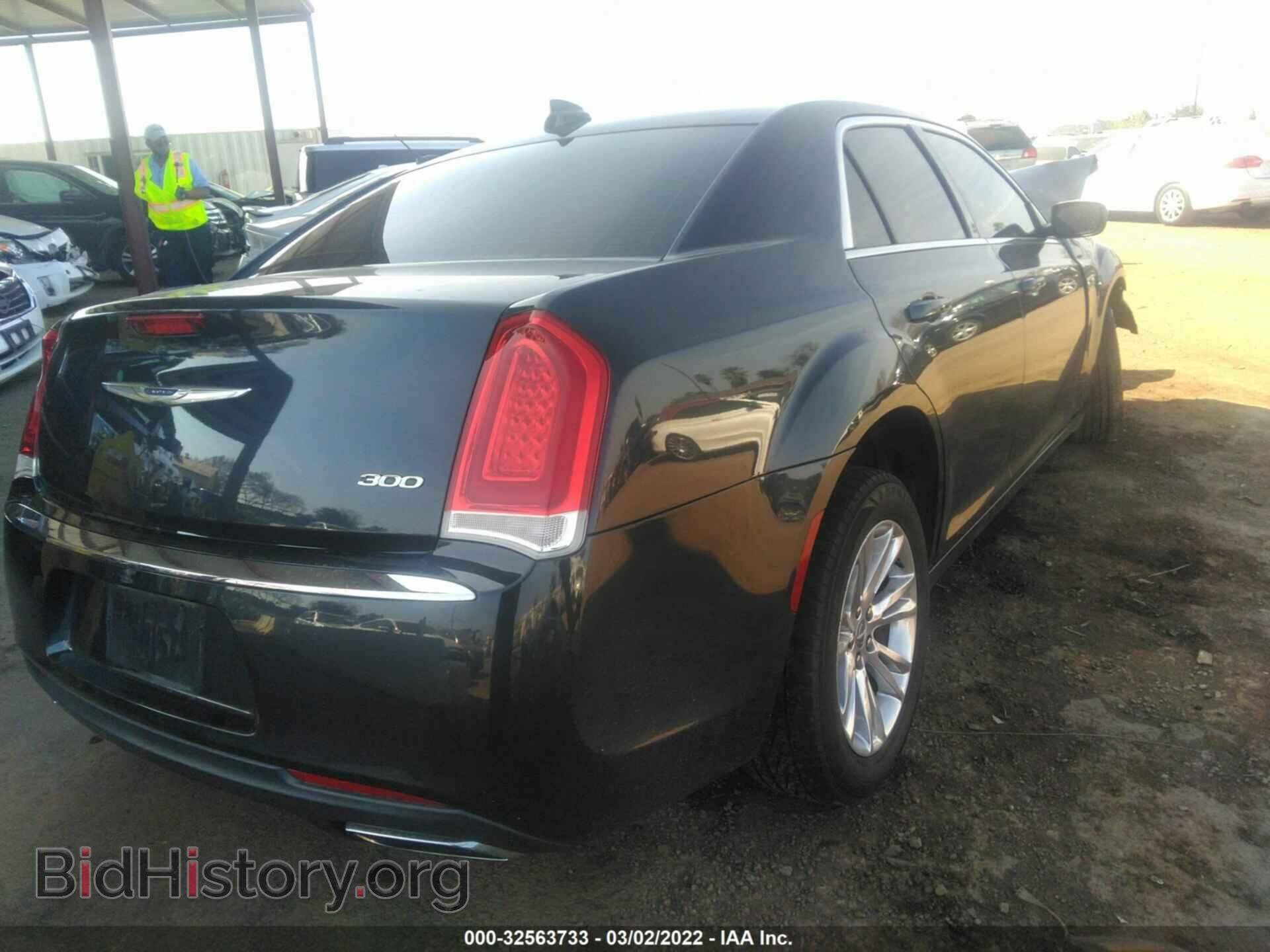 2017 CHRYSLER 300 - VIN: 2C3CCAAG0HH505926 - Фото 4