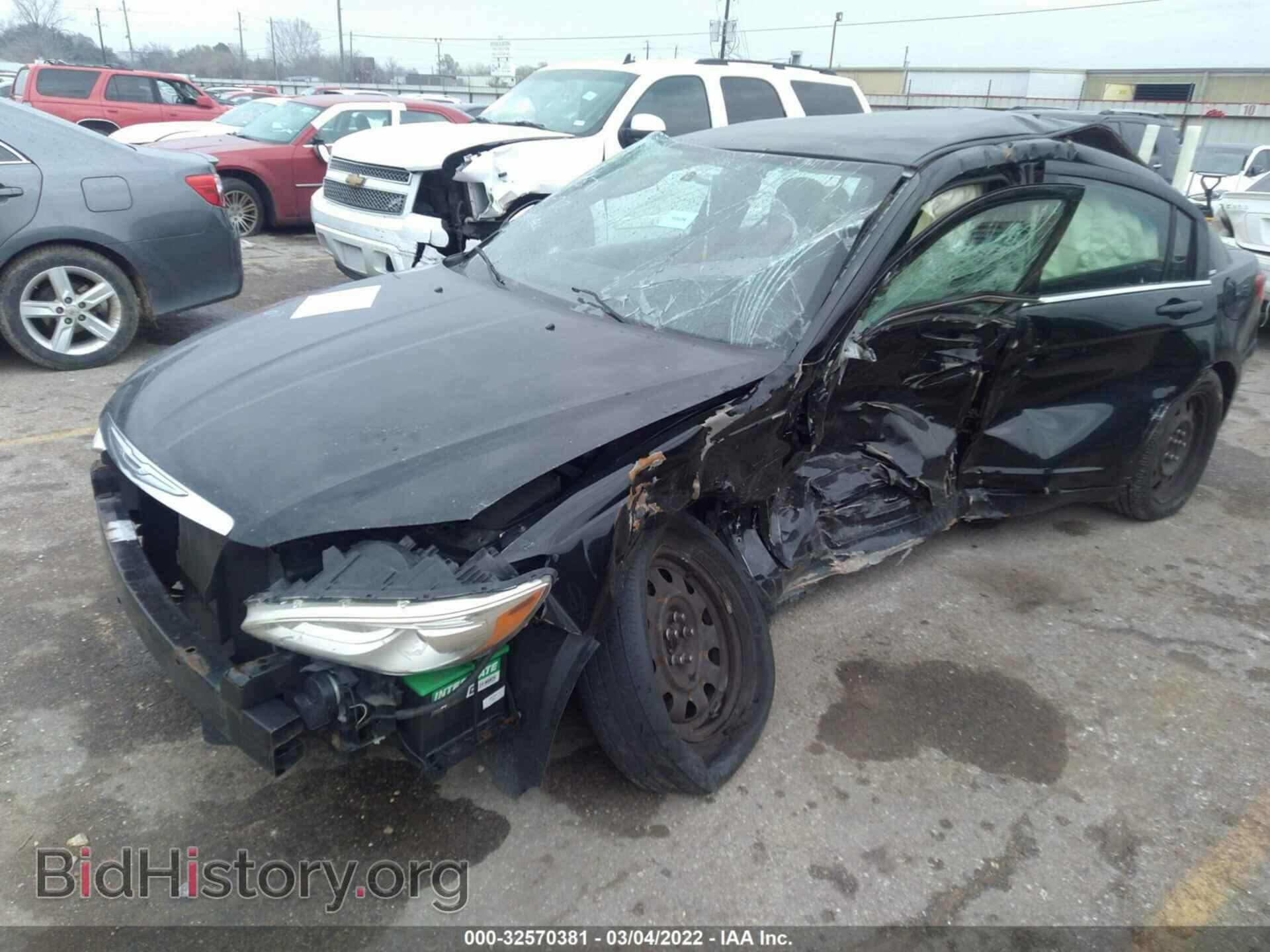 2011 CHRYSLER 200 - VIN: 1C3BC4FBXBN586233 - Фото 2