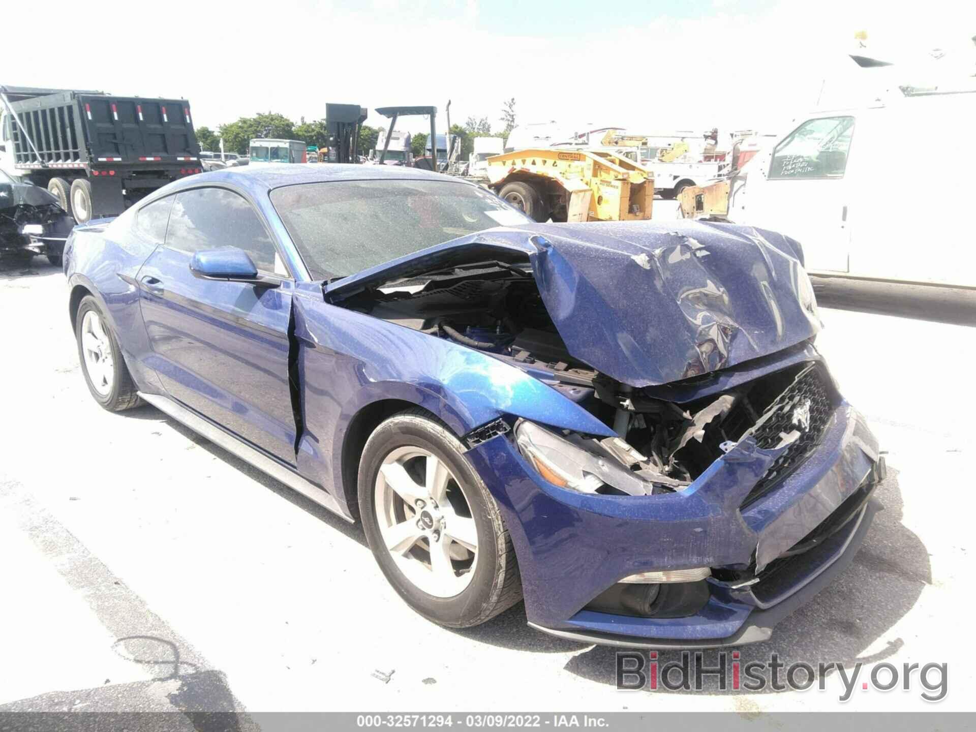 Photo 1FA6P8TH8F5420032 - FORD MUSTANG 2015