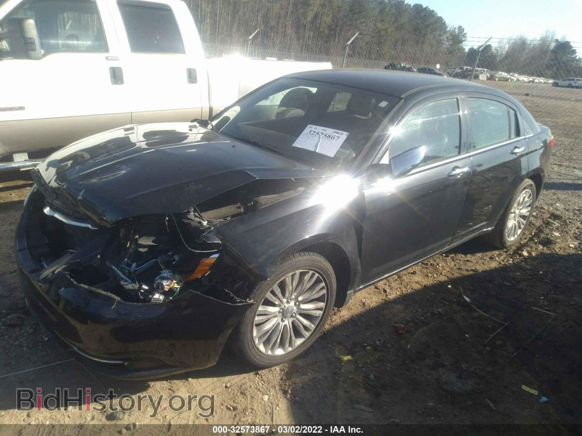 2011 CHRYSLER 200 - VIN: 1C3BC2FG1BN520573 - Фото 2
