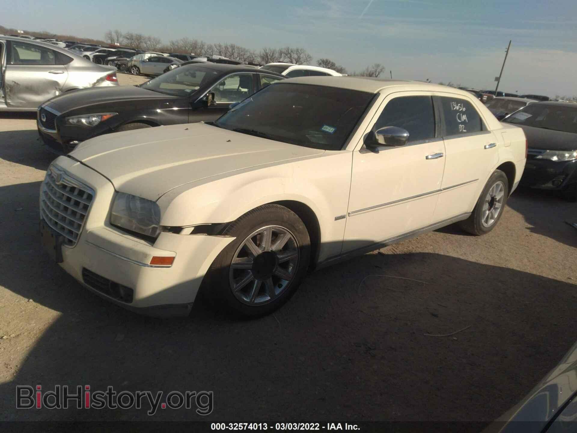 2010 CHRYSLER 300 - VIN: 2C3CA5CV6AH149772 - Фото 2