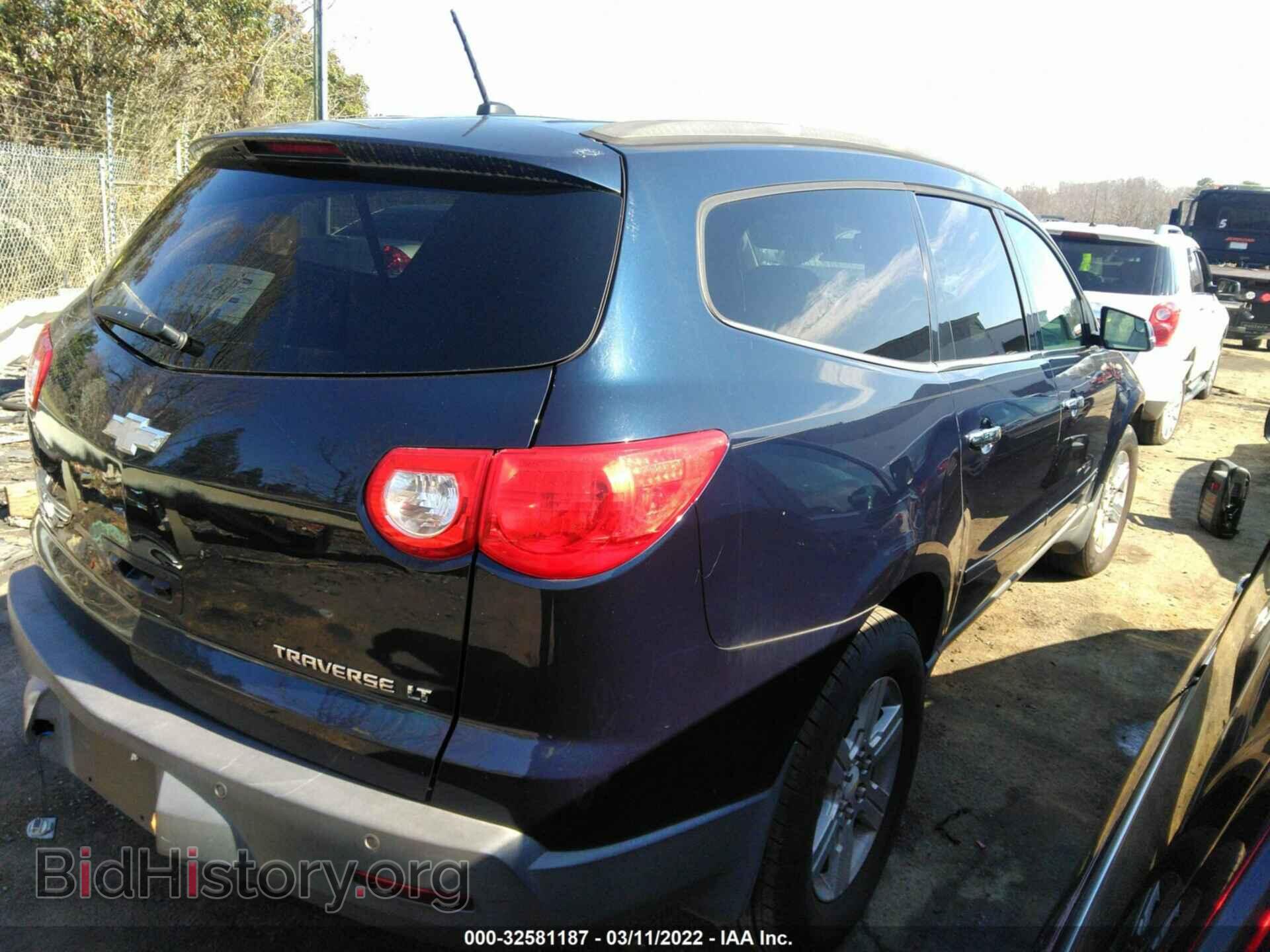 2010 CHEVROLET TRAVERSE - VIN: 1GNLVFED2AS132011 - Фото 4