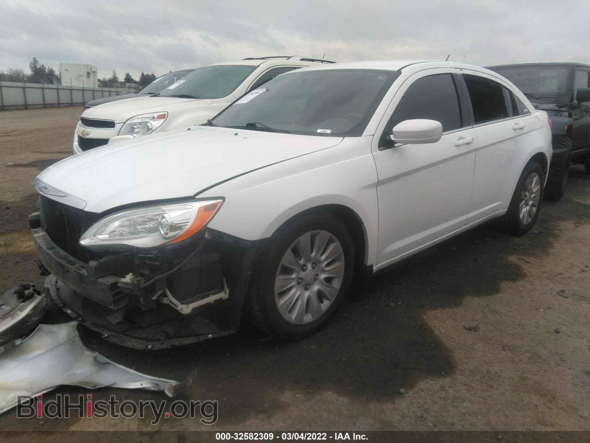 2013 CHRYSLER 200 - VIN: 1C3CCBAB8DN734589 - Фото 2