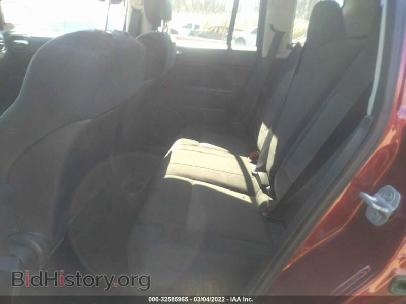 2012 Jeep COMPASS (VIN 1C4NJDBB6CD525067) — photo 8 of 12
