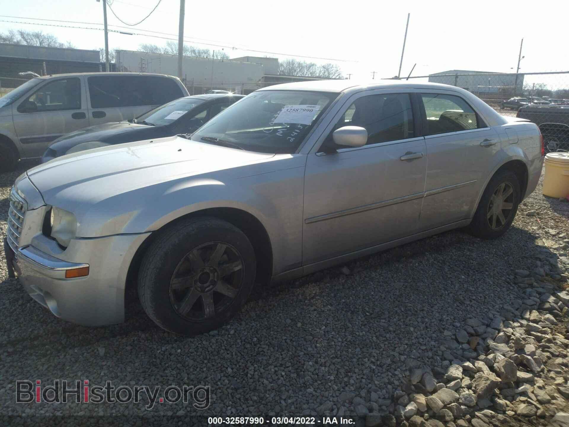 2008 CHRYSLER 300 - VIN: 2C3KA33G98H241535 - Фото 2