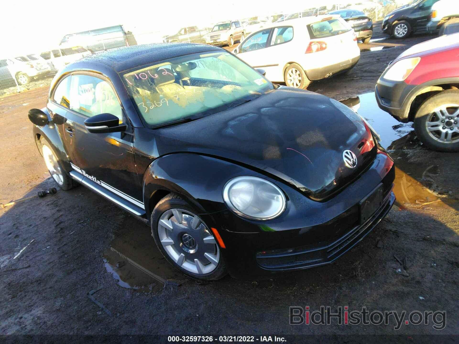 Photo 3VWJP7ATXDM683259 - VOLKSWAGEN BEETLE COUPE 2013