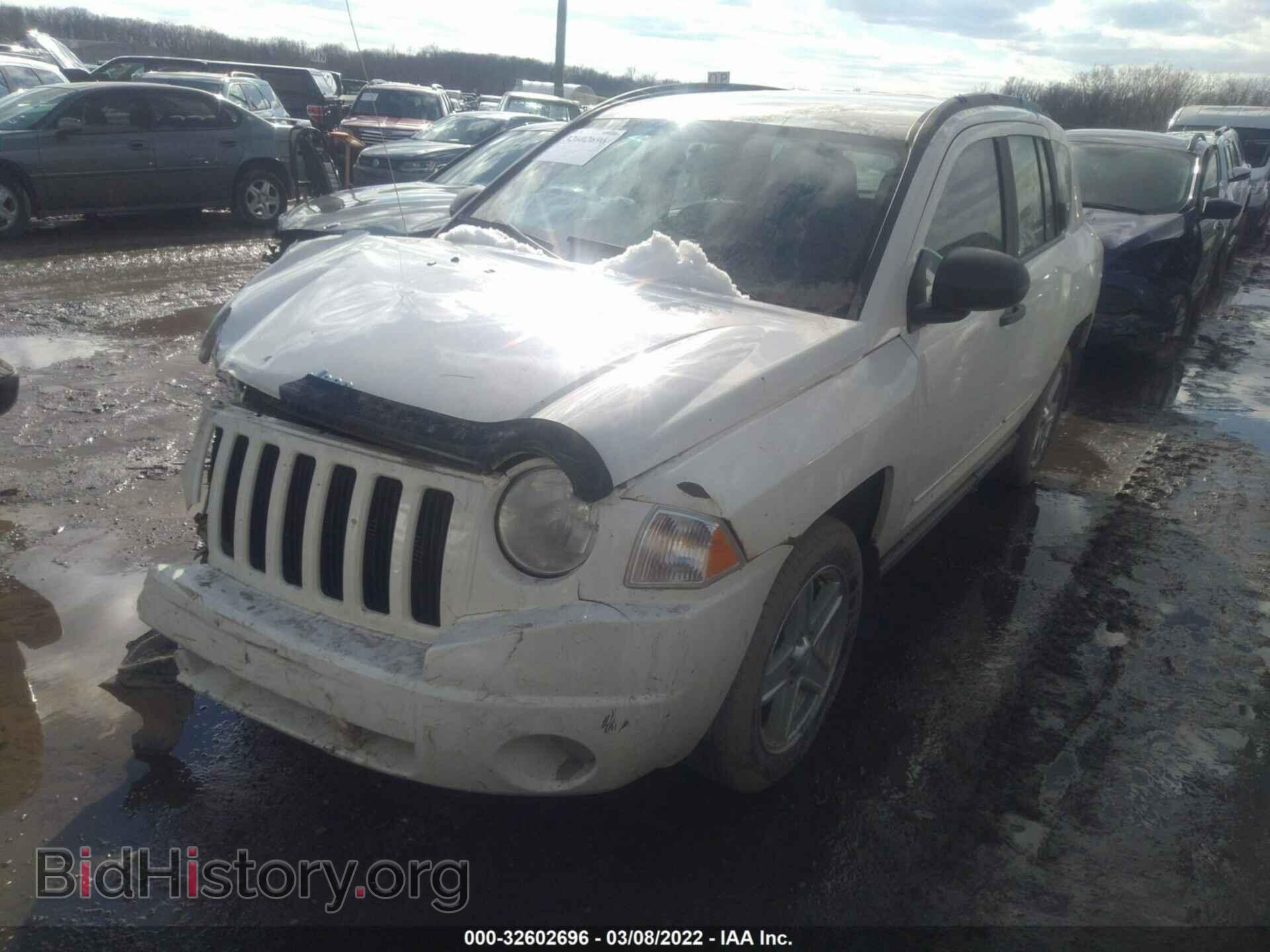 2010 JEEP COMPASS - VIN: 1J4NT4FA0AD556060 - Фото 2