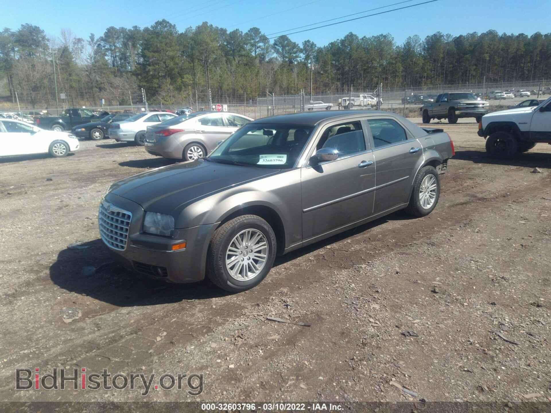 2010 CHRYSLER 300 - VIN: 2C3CA5CV8AH203041 - Фото 2