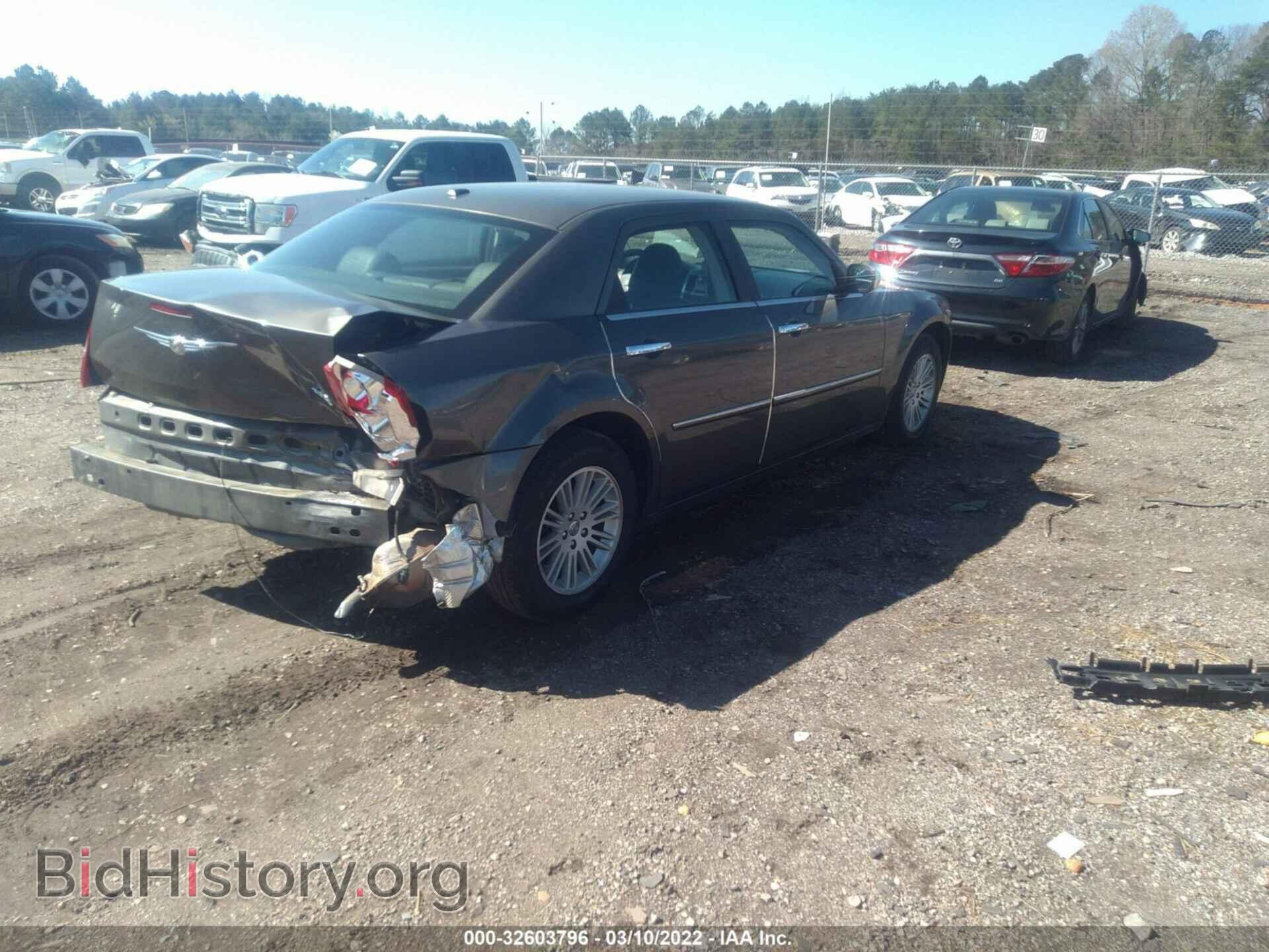 2010 CHRYSLER 300 - VIN: 2C3CA5CV8AH203041 - Фото 4