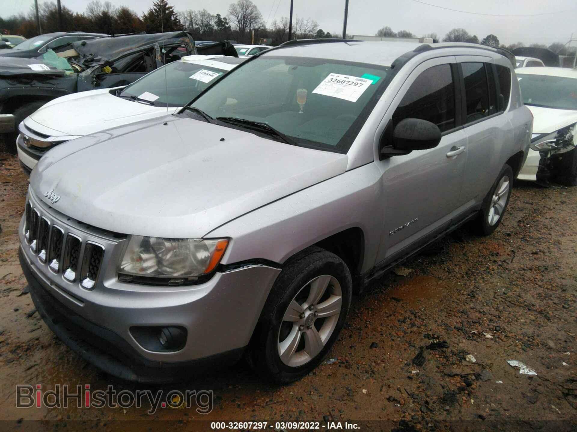 2011 JEEP COMPASS - VIN: 1J4NT1FA9BD215742 - Photo 2
