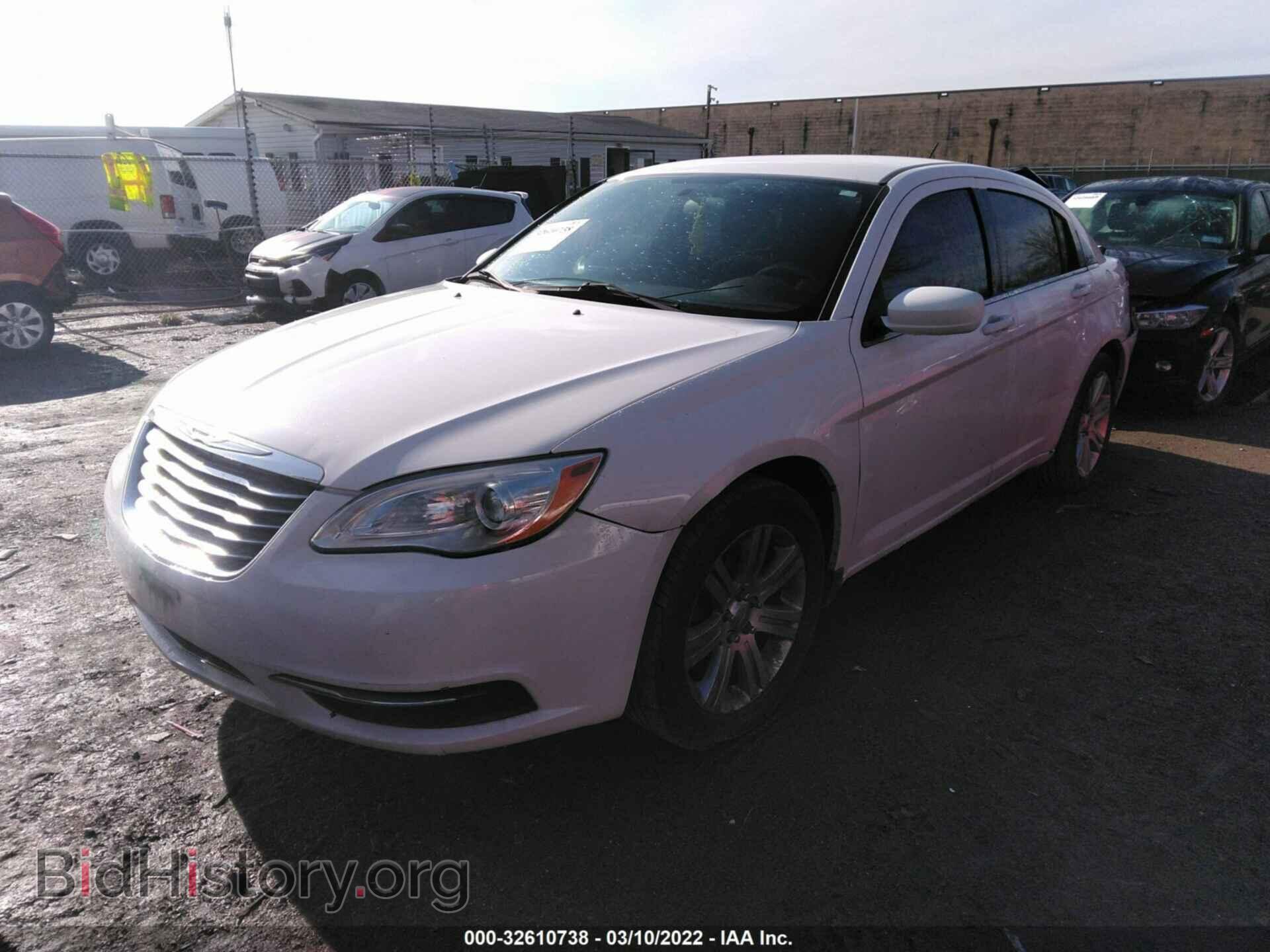 2013 CHRYSLER 200 - VIN: 1C3CCBAB7DN670044 - Фото 2