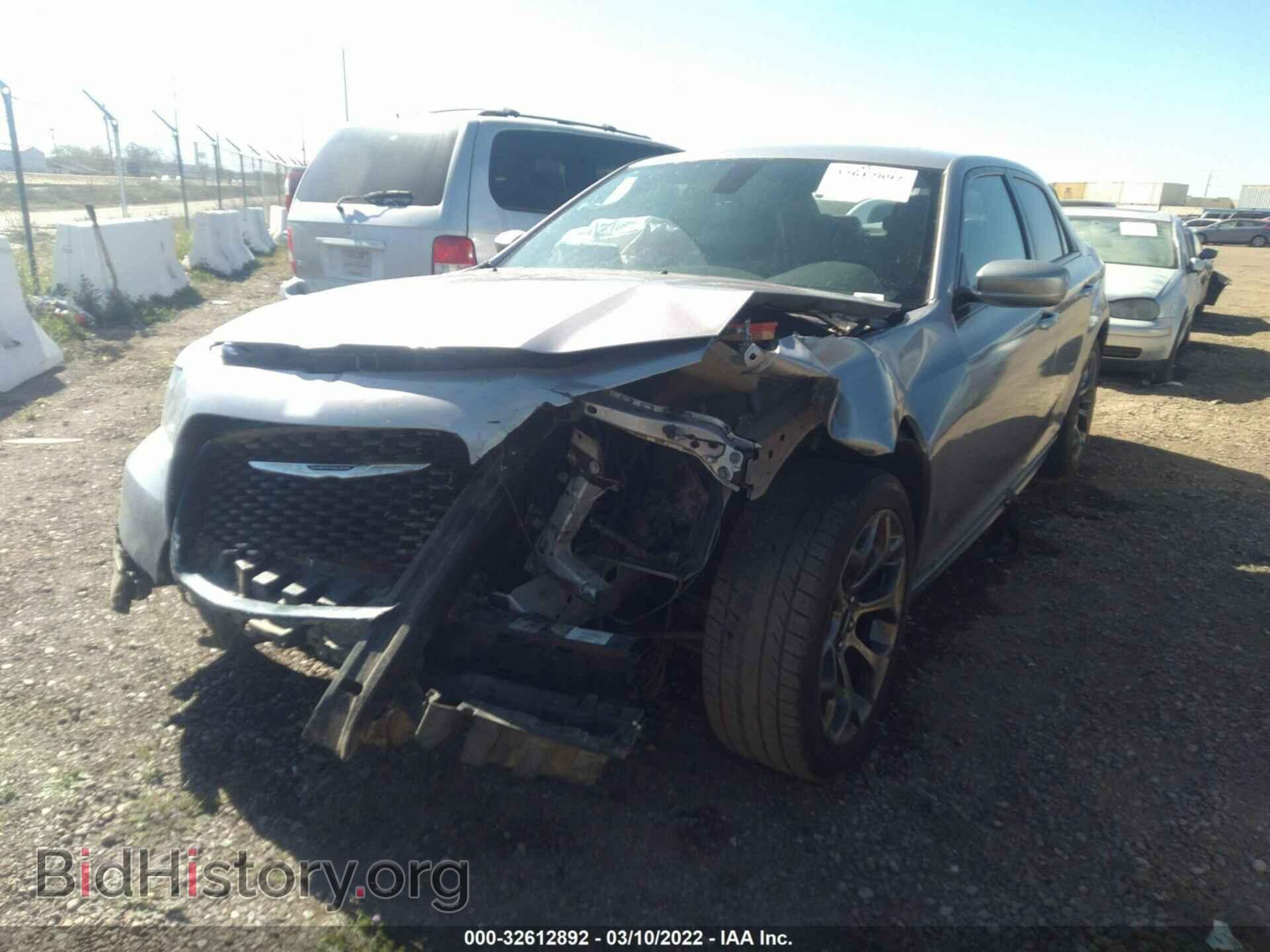 2017 CHRYSLER 300 - VIN: 2C3CCABG0HH664802 - Фото 2