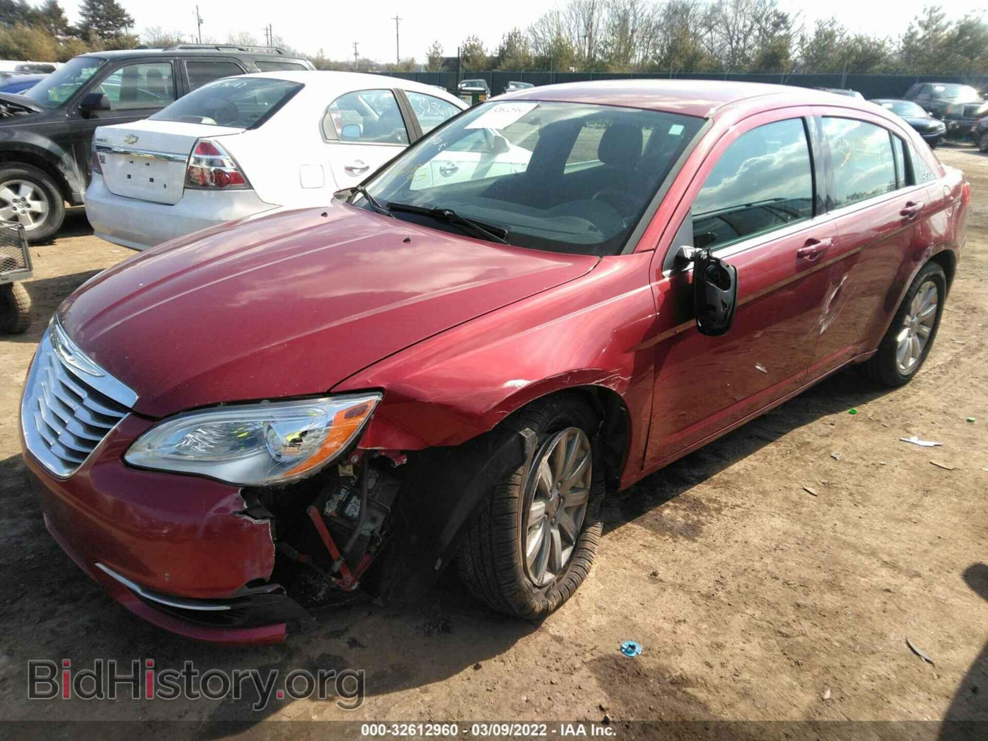 2011 CHRYSLER 200 - VIN: 1C3BC1FB2BN555234 - Фото 2