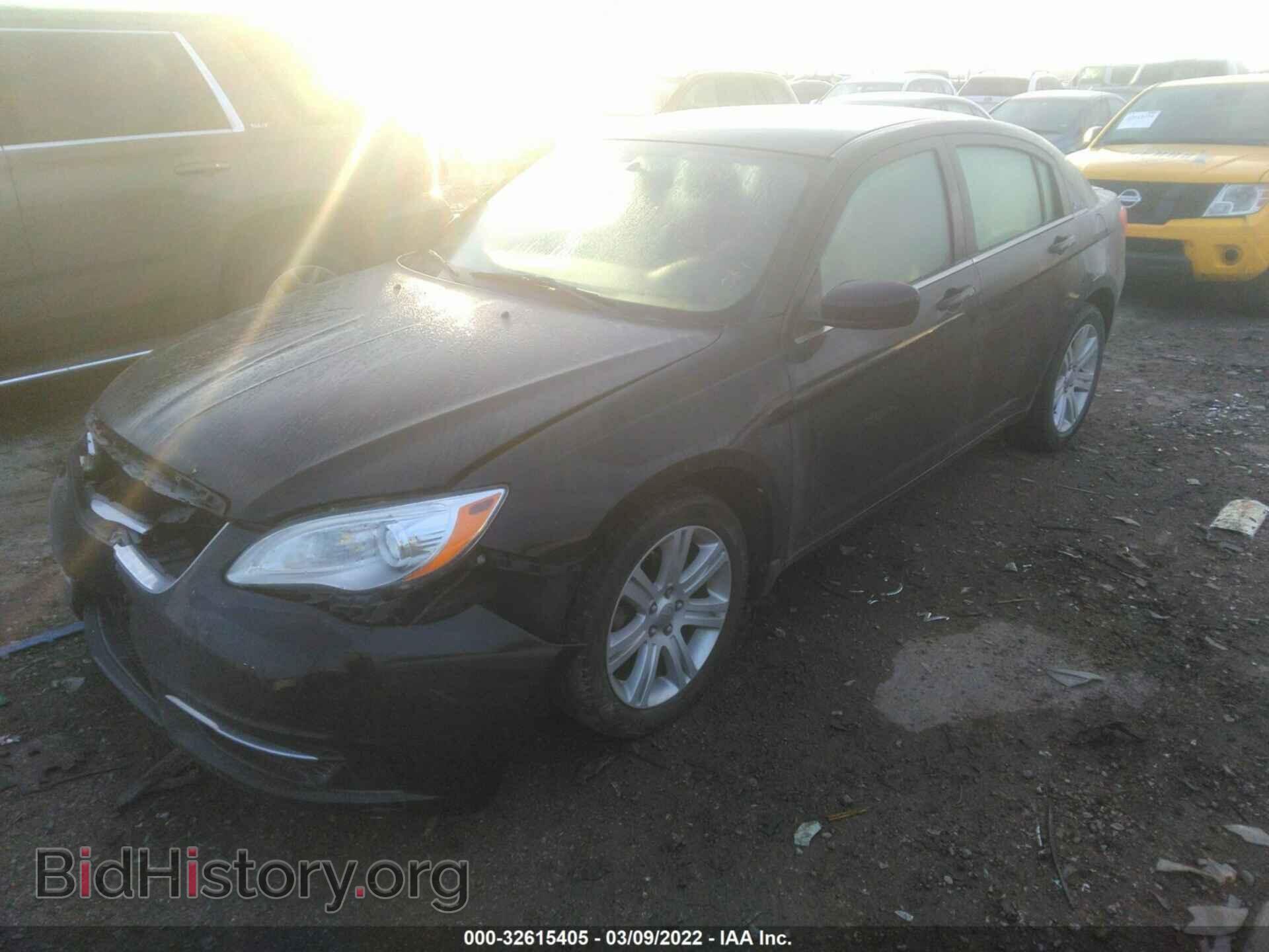 2013 CHRYSLER 200 - VIN: 1C3CCBAB0DN762404 - Photo 2