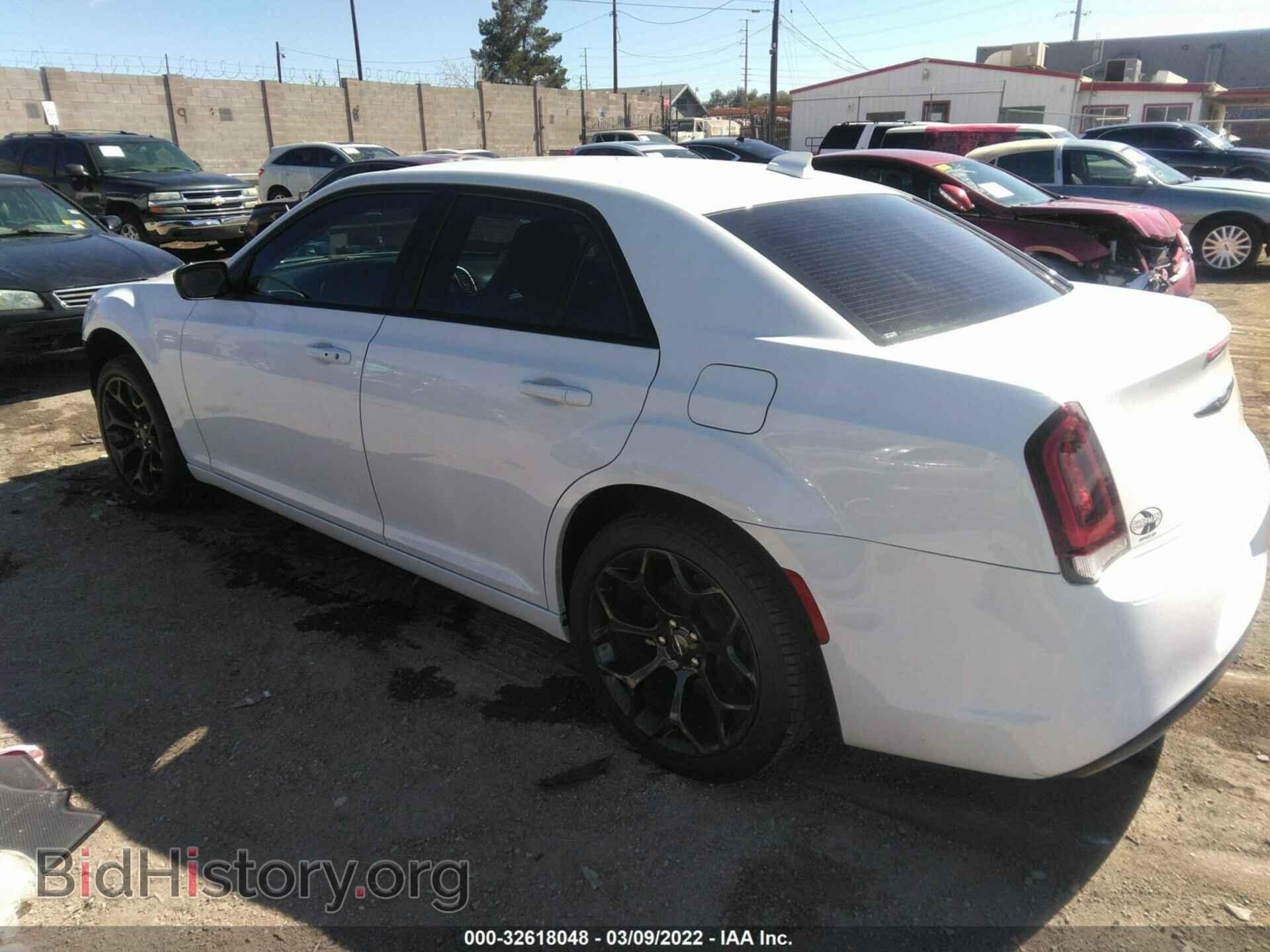 2019 CHRYSLER 300 - VIN: 2C3CCAAG2KH733353 - Фото 3