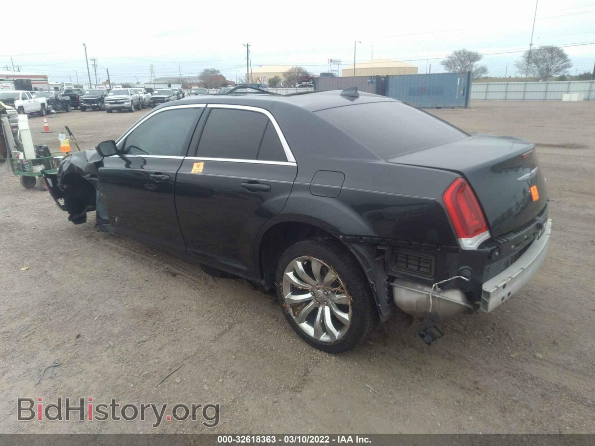 2019 CHRYSLER 300 - VIN: 2C3CCAAGXKH517119 - Фото 3