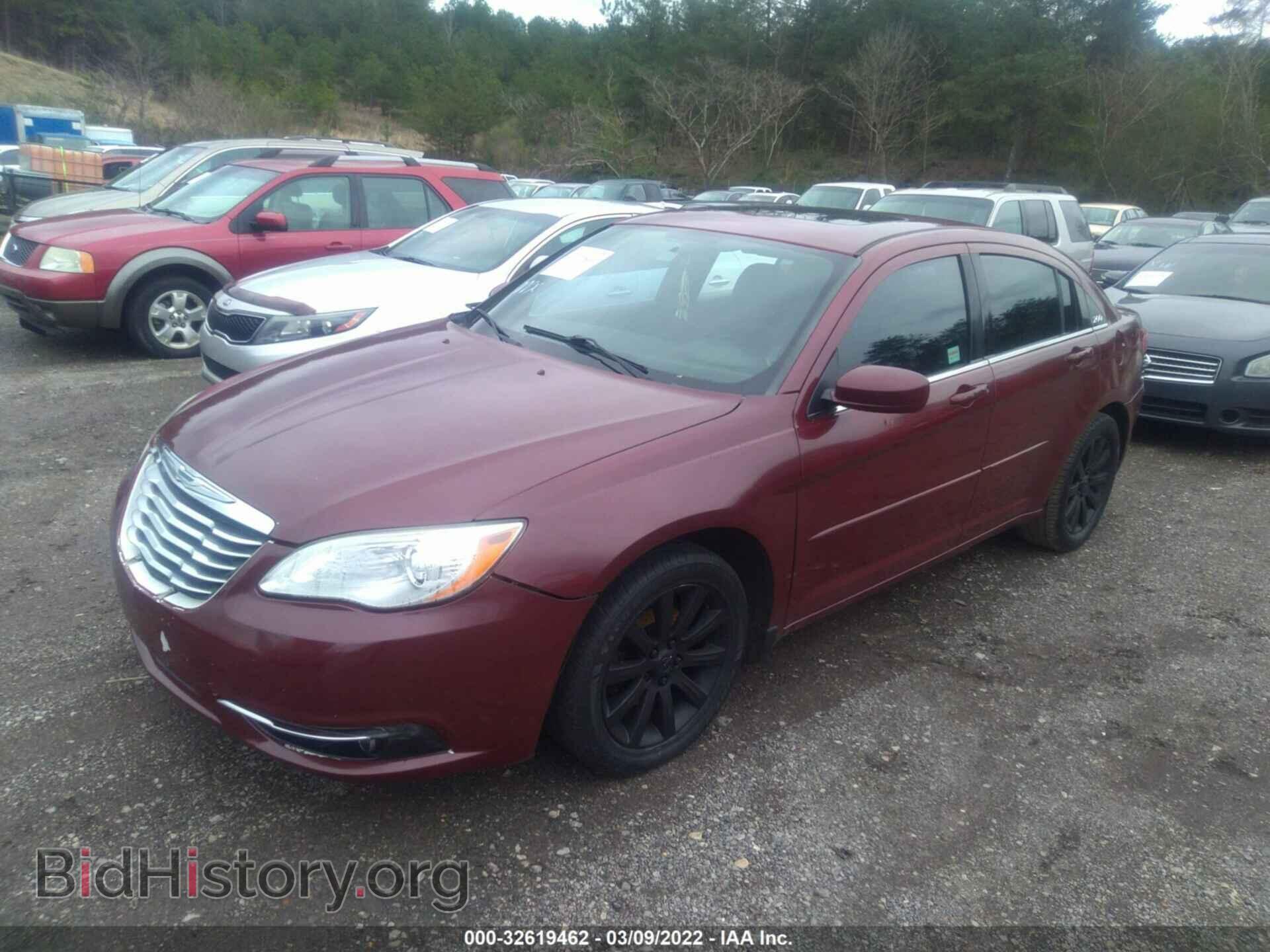 2011 CHRYSLER 200 - VIN: 1C3BC1FGXBN553355 - Фото 2