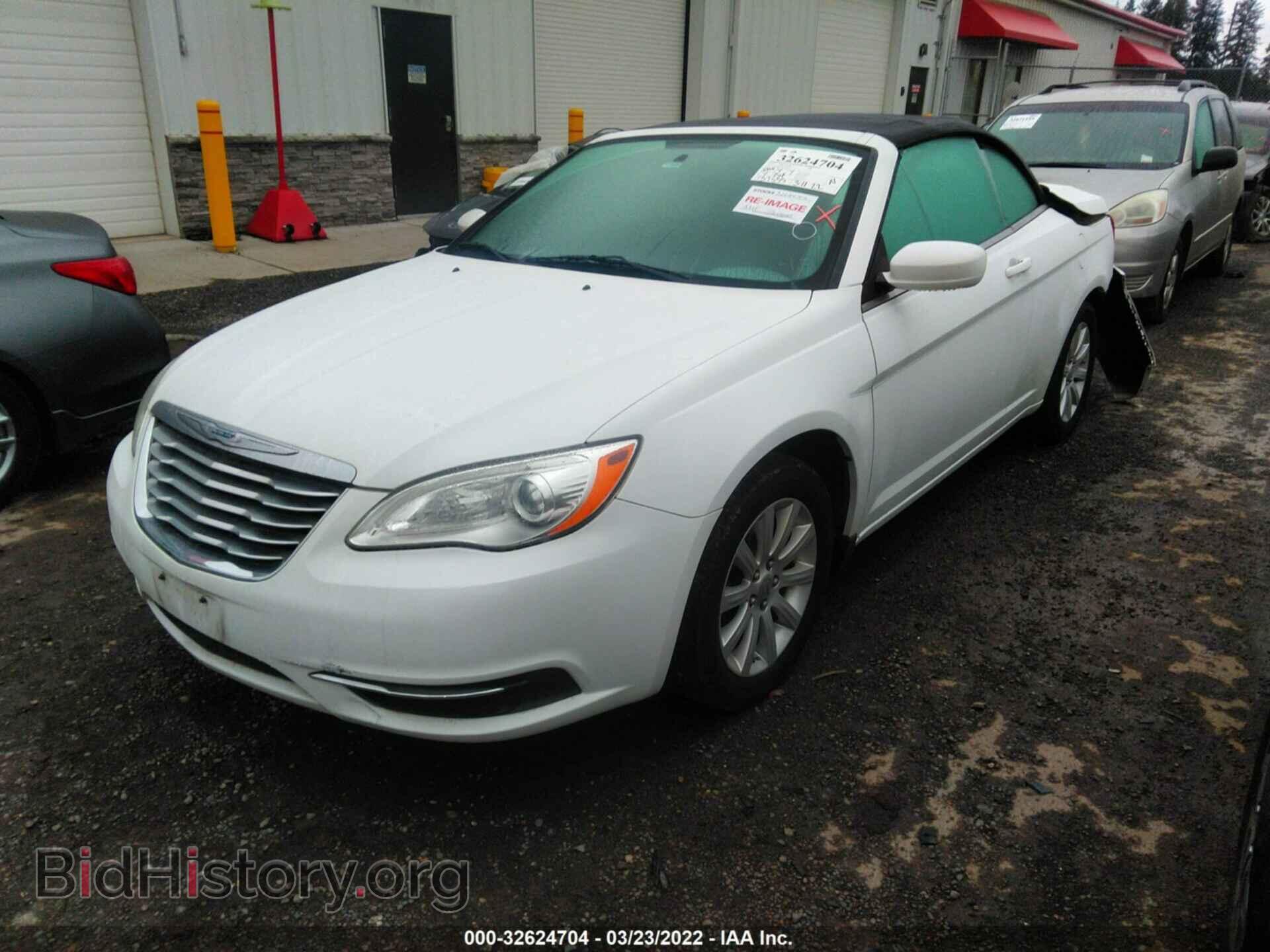 2013 CHRYSLER 200 - VIN: 1C3BCBEB0DN532982 - Фото 2